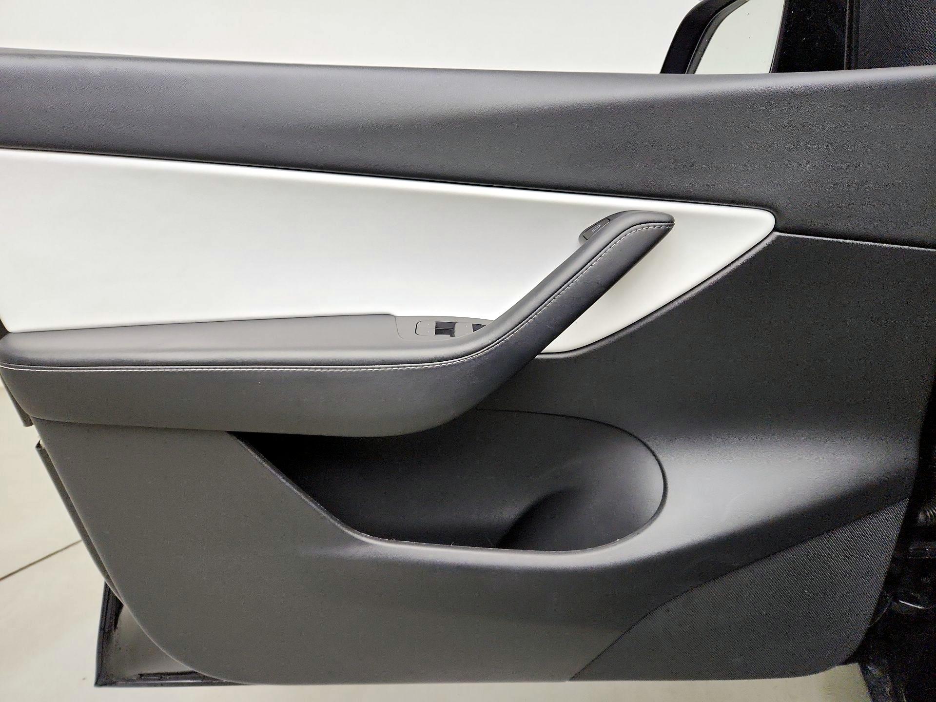 Thumbnail: 2022 Tesla Model Y - 12