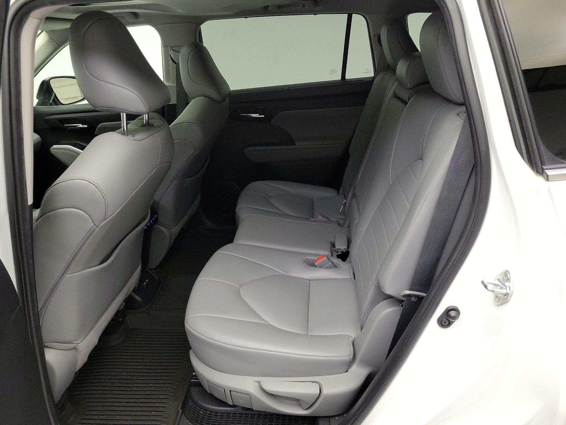 Thumbnail: 2021 Toyota Highlander - 20