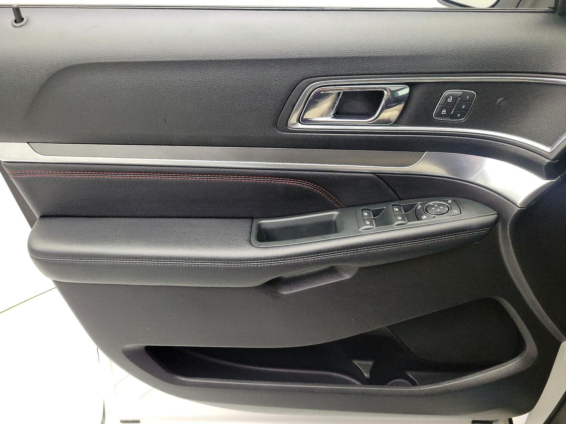 Thumbnail: 2019 Ford Explorer - 12