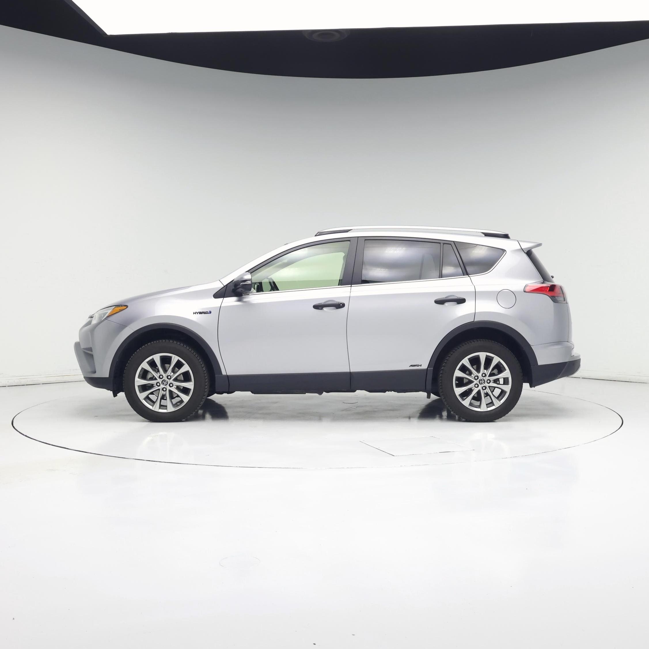 Thumbnail: 2018 Toyota RAV4 - 3