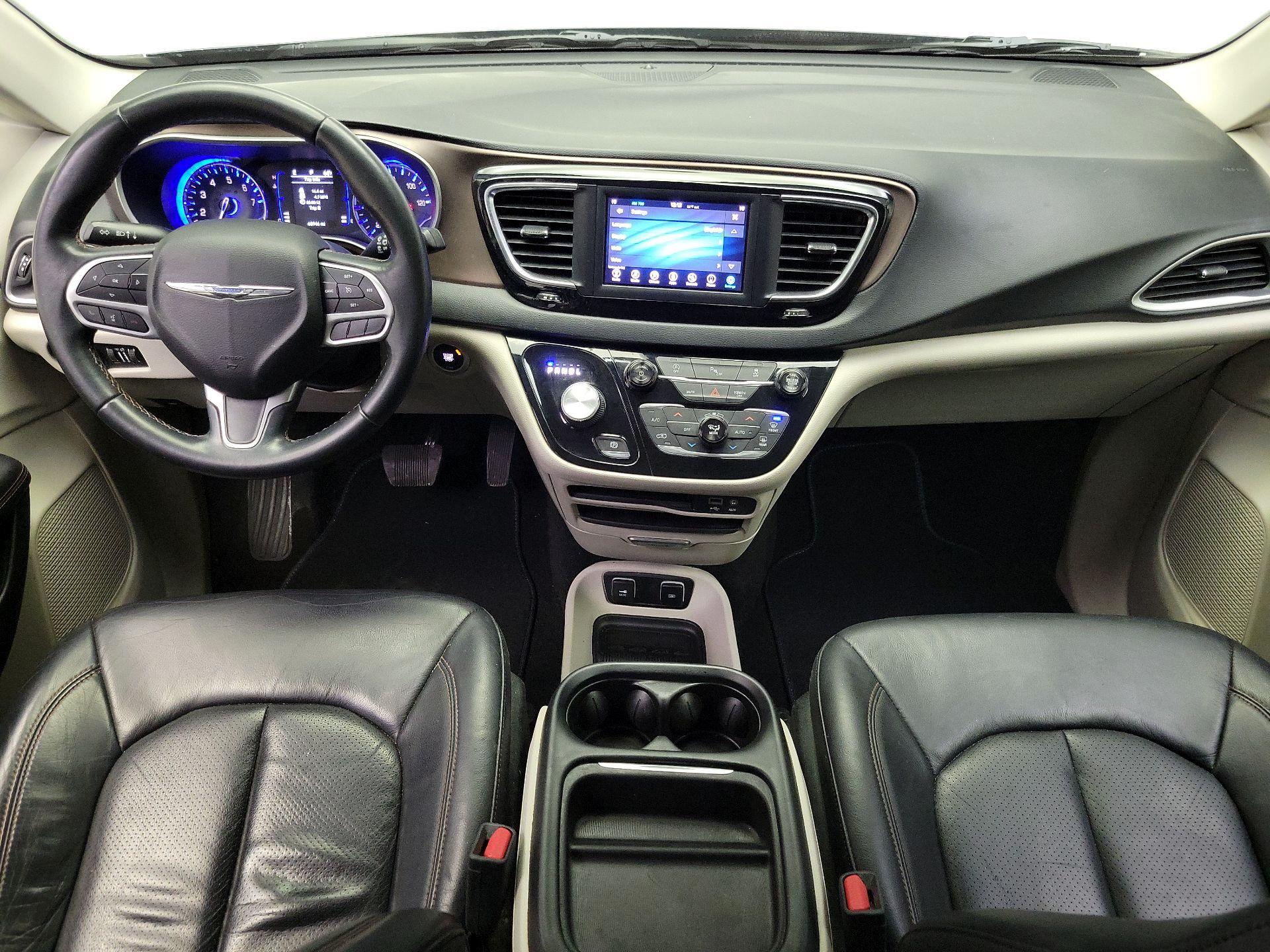 Thumbnail: 2018 Chrysler Pacifica - 9