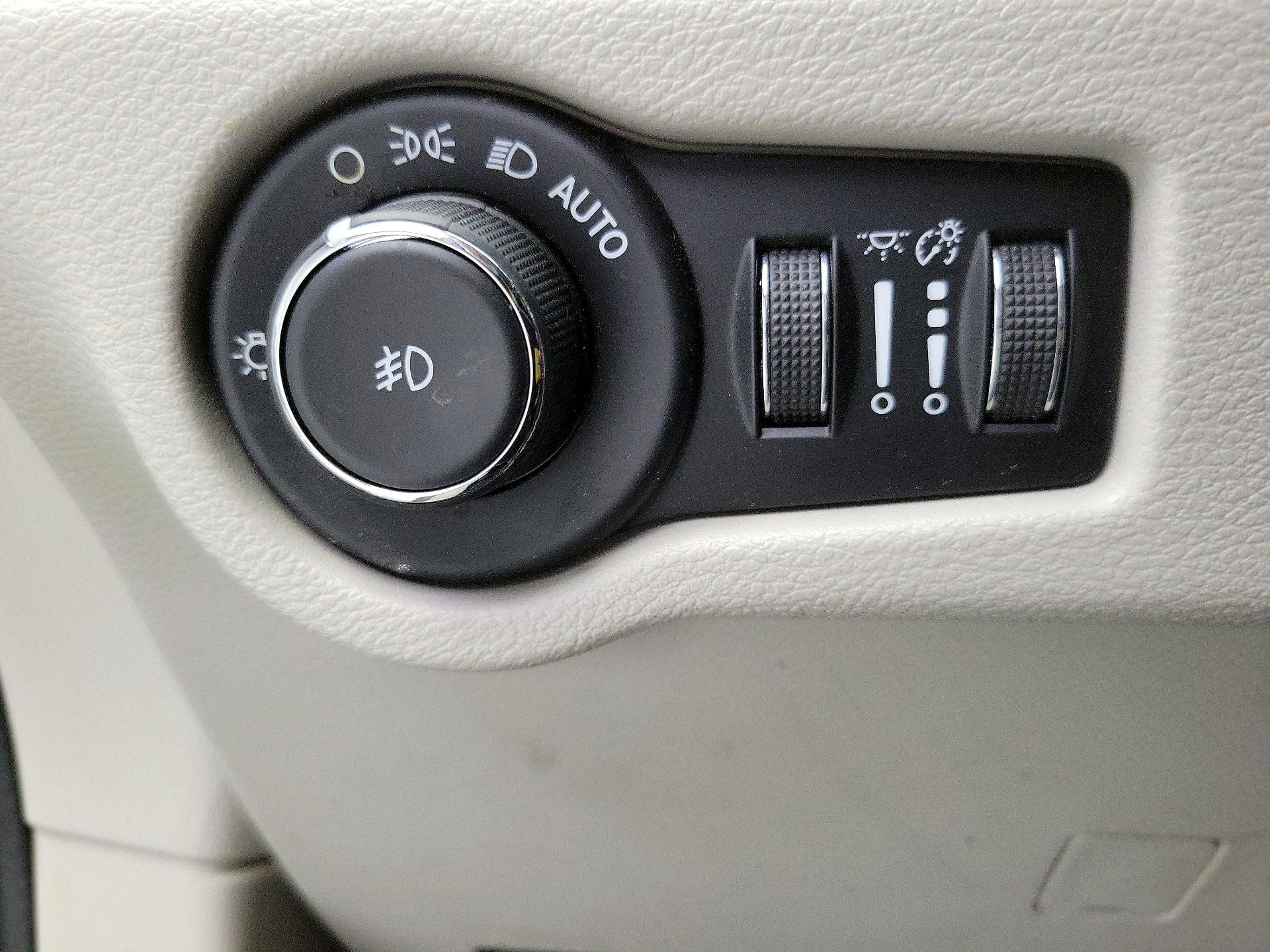 Thumbnail: 2018 Chrysler Pacifica - 13