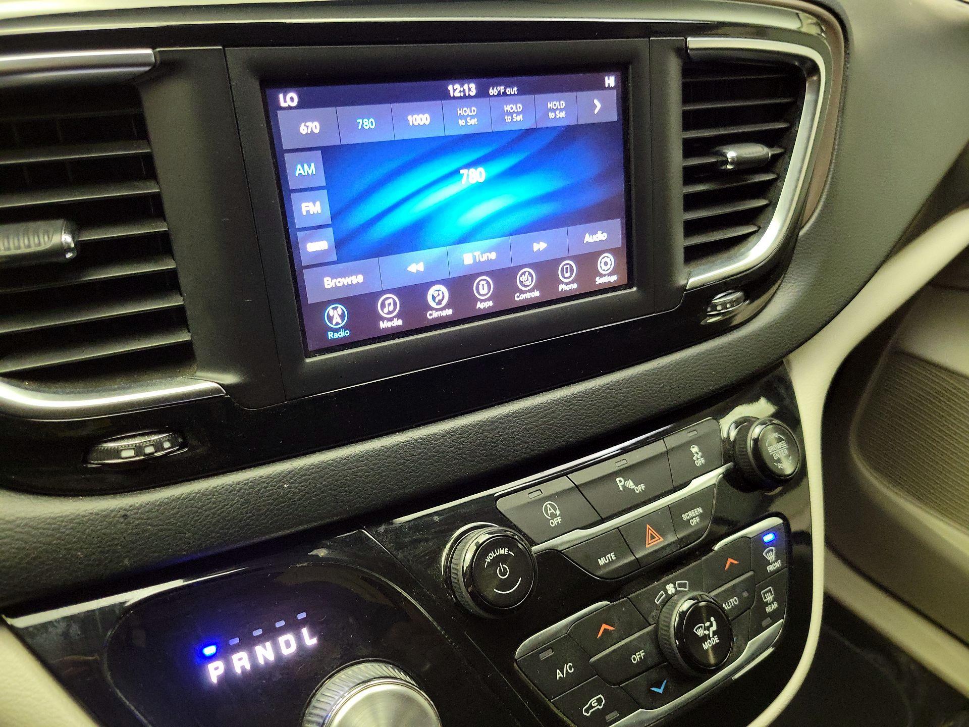 Thumbnail: 2018 Chrysler Pacifica - 15