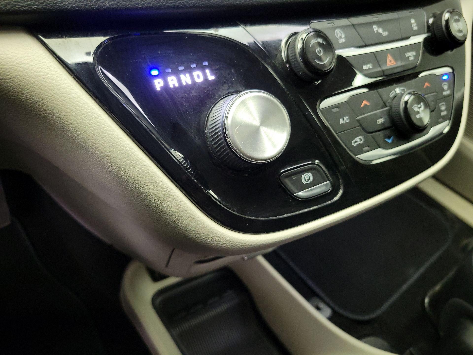 Thumbnail: 2018 Chrysler Pacifica - 17