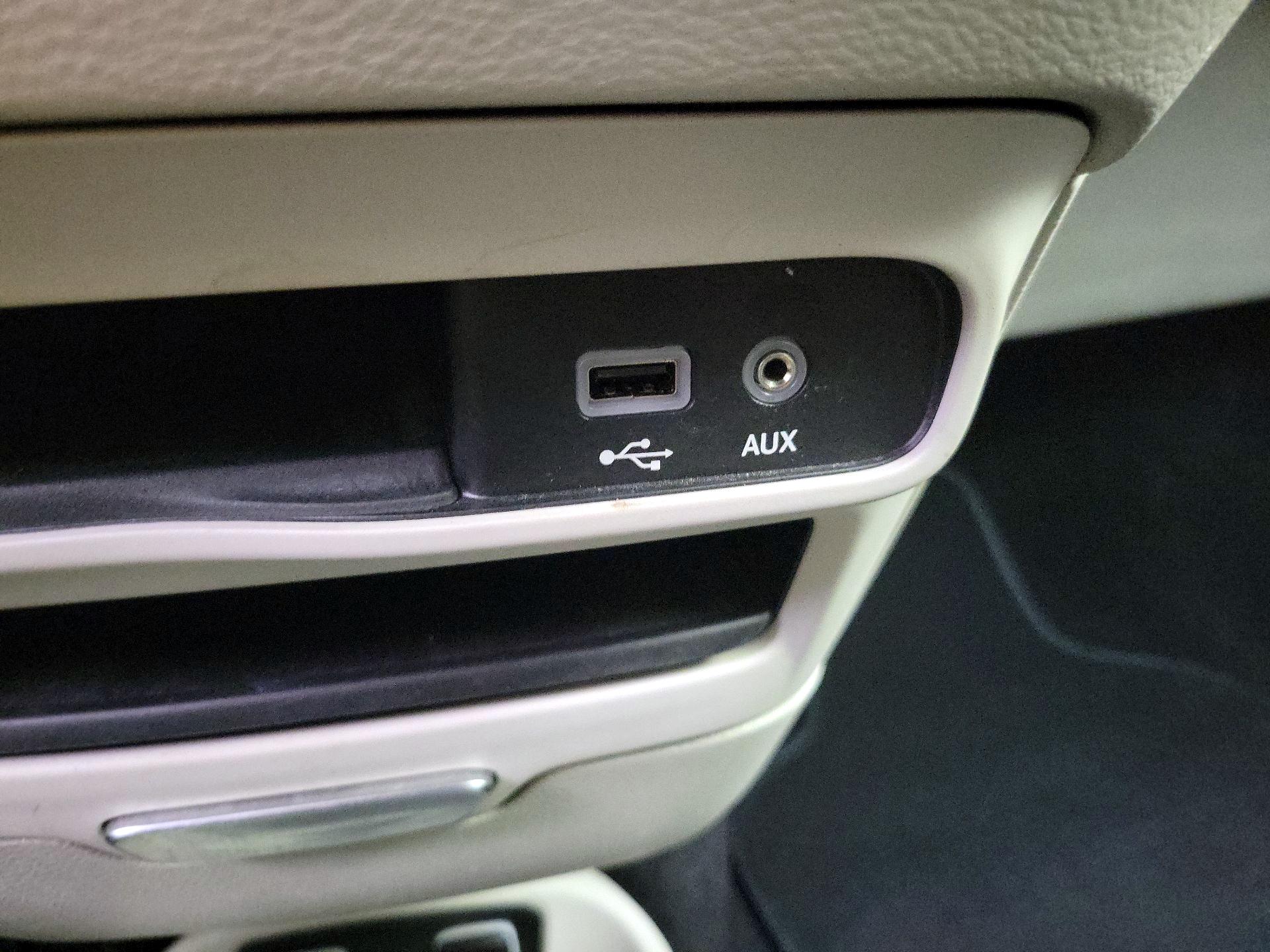 Thumbnail: 2018 Chrysler Pacifica - 18