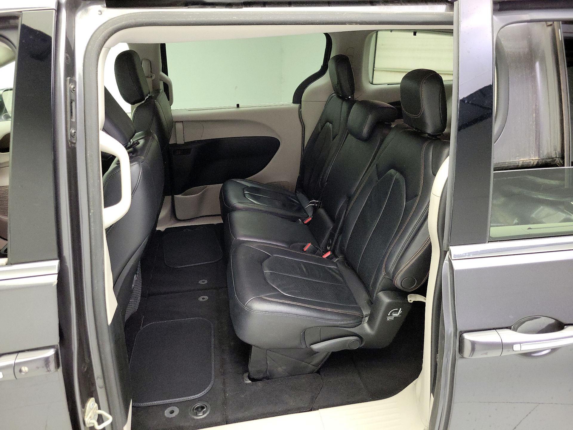 Thumbnail: 2018 Chrysler Pacifica - 19