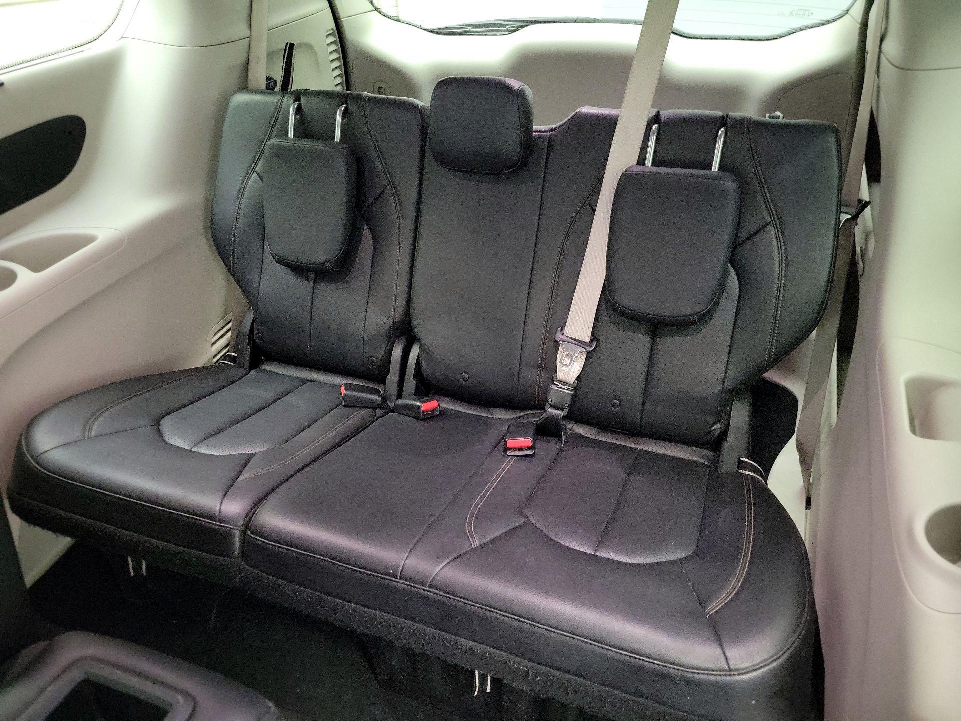 Thumbnail: 2018 Chrysler Pacifica - 20