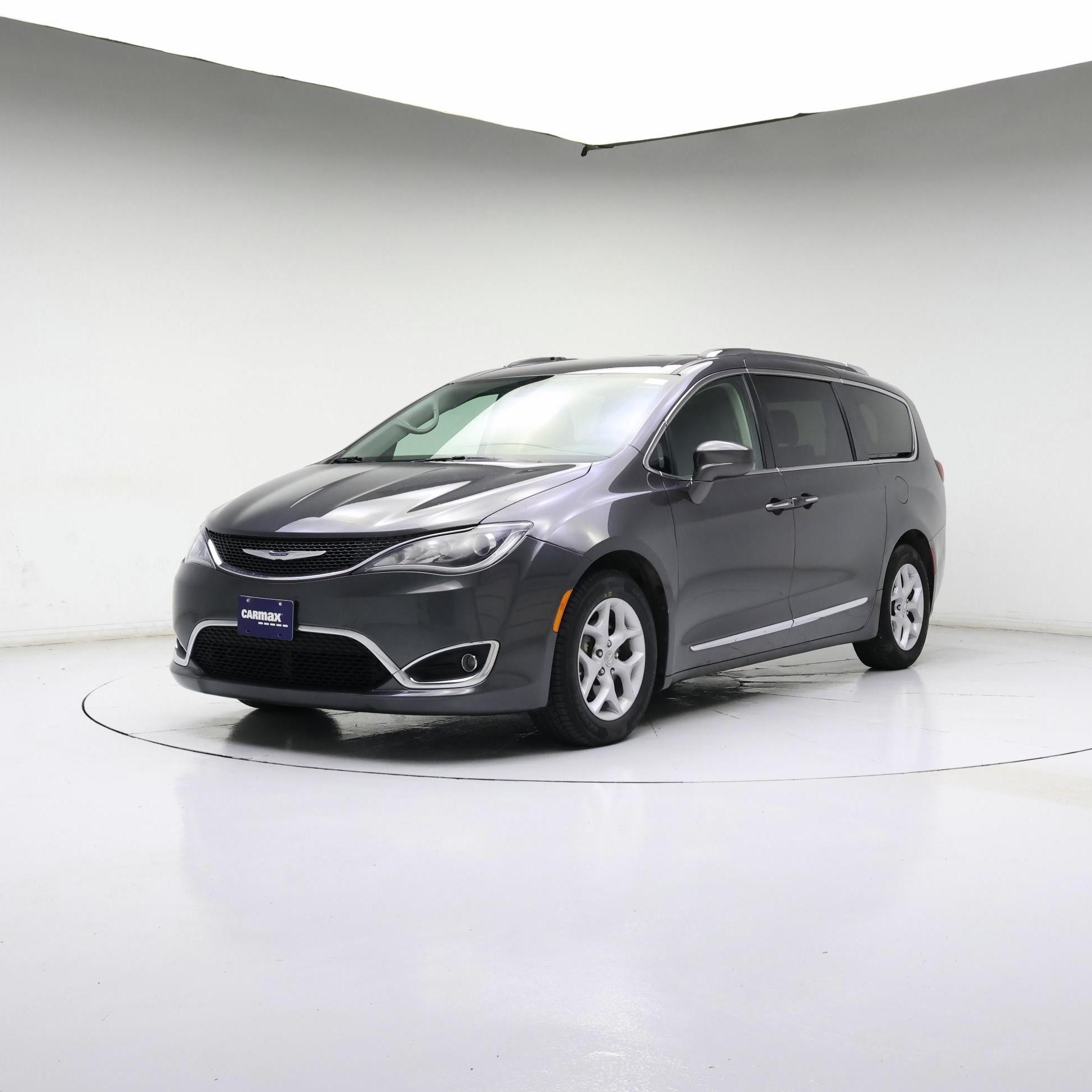 Thumbnail: 2018 Chrysler Pacifica - 4