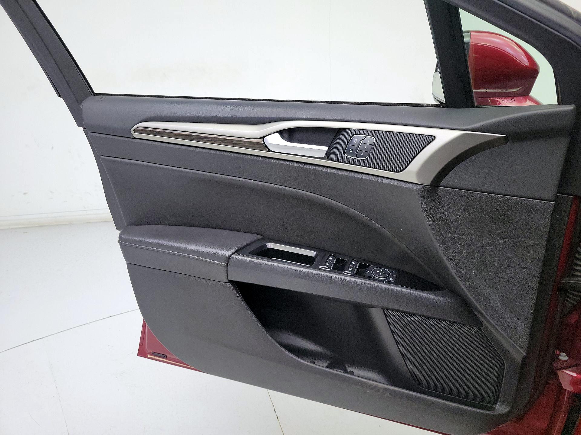 Thumbnail: 2016 Ford Fusion - 12