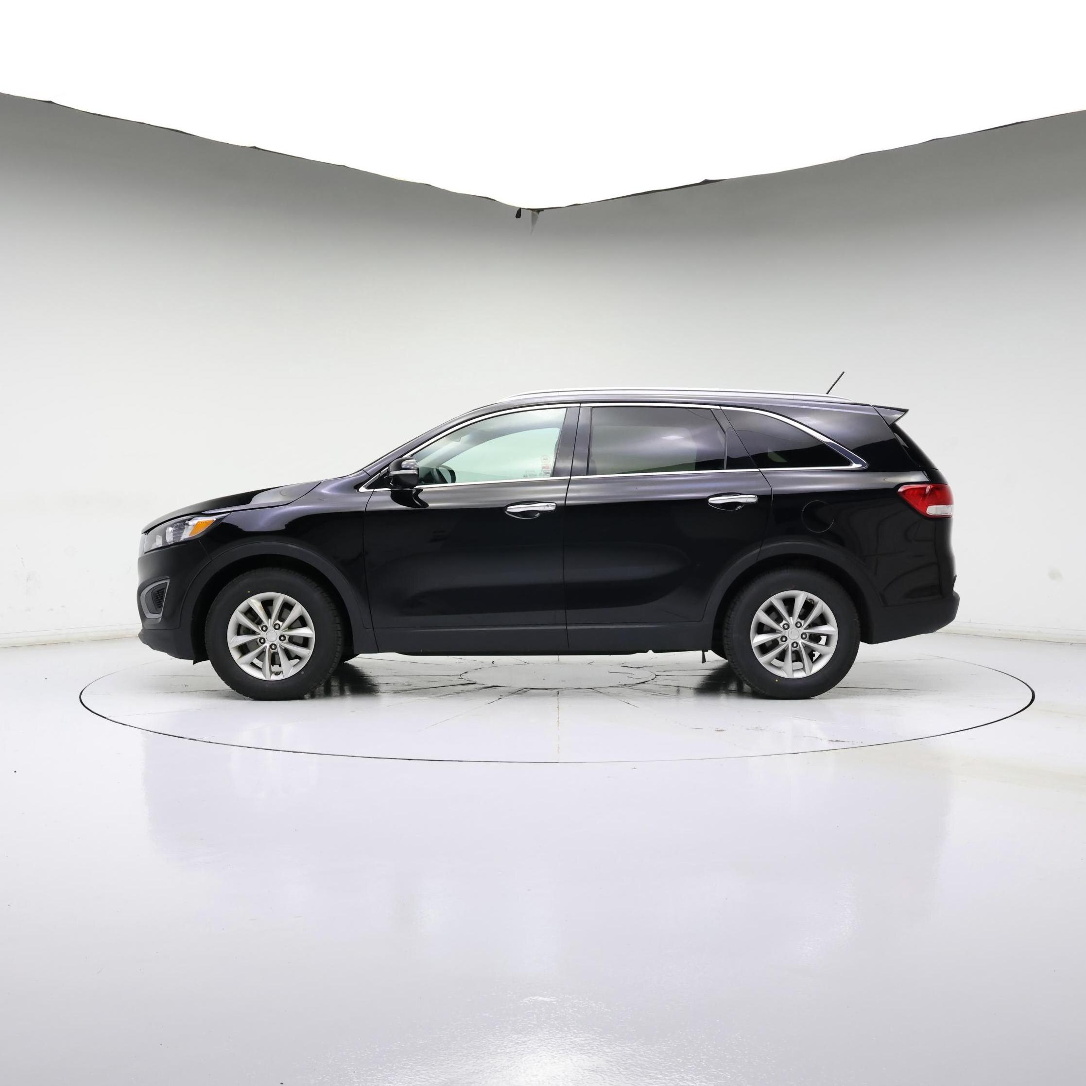 Thumbnail: 2017 Kia Sorento - 3