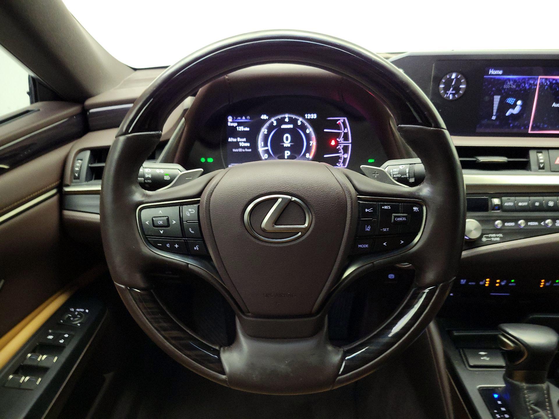 Thumbnail: 2021 Lexus ES - 10