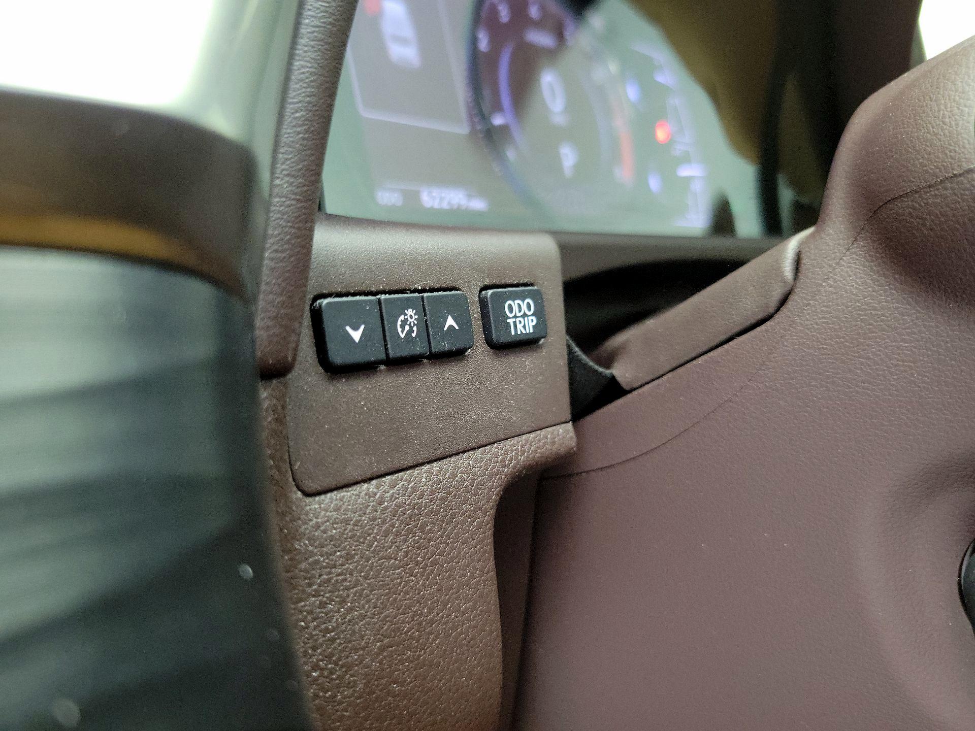 Thumbnail: 2021 Lexus ES - 13