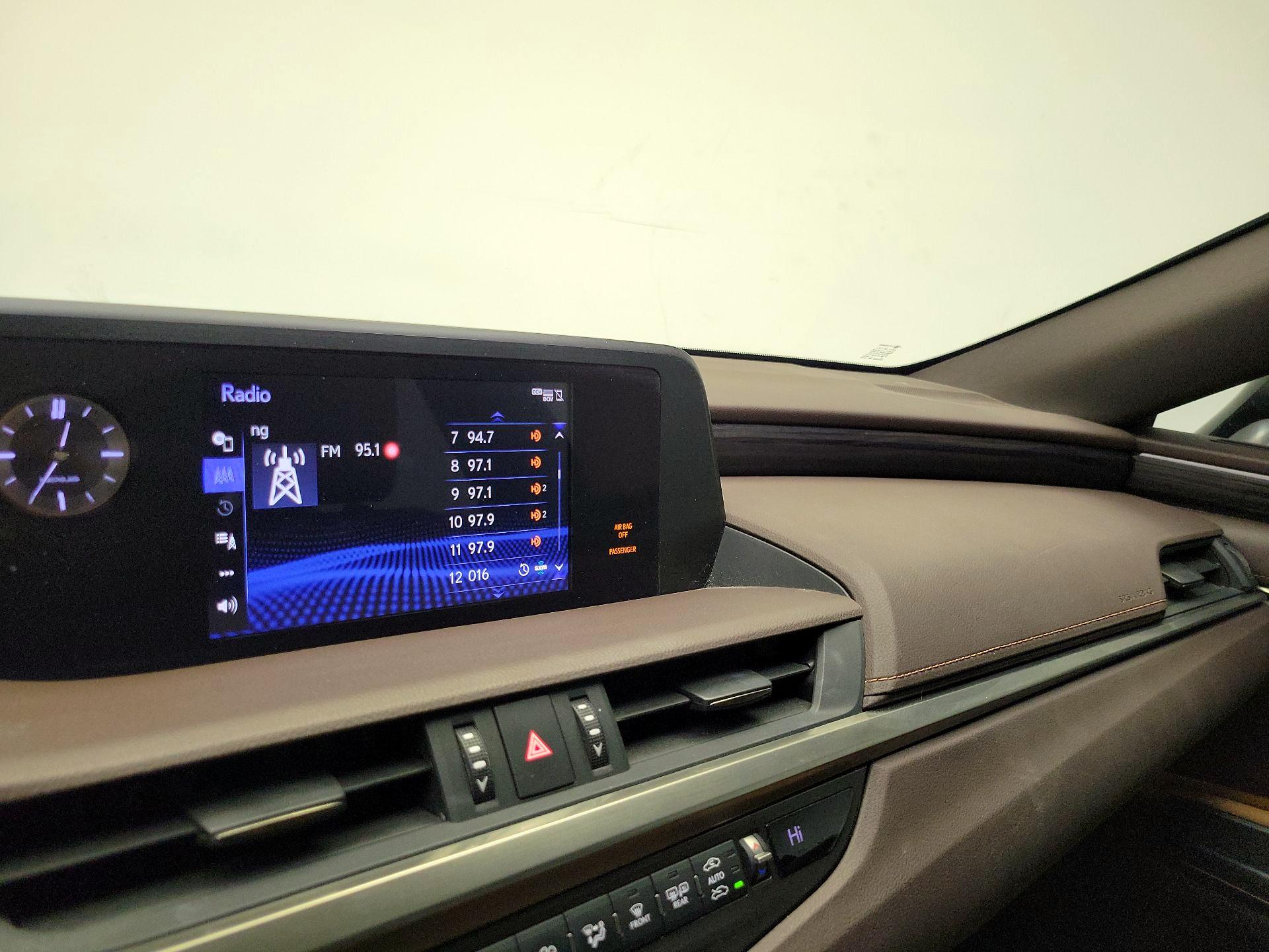 Thumbnail: 2021 Lexus ES - 15