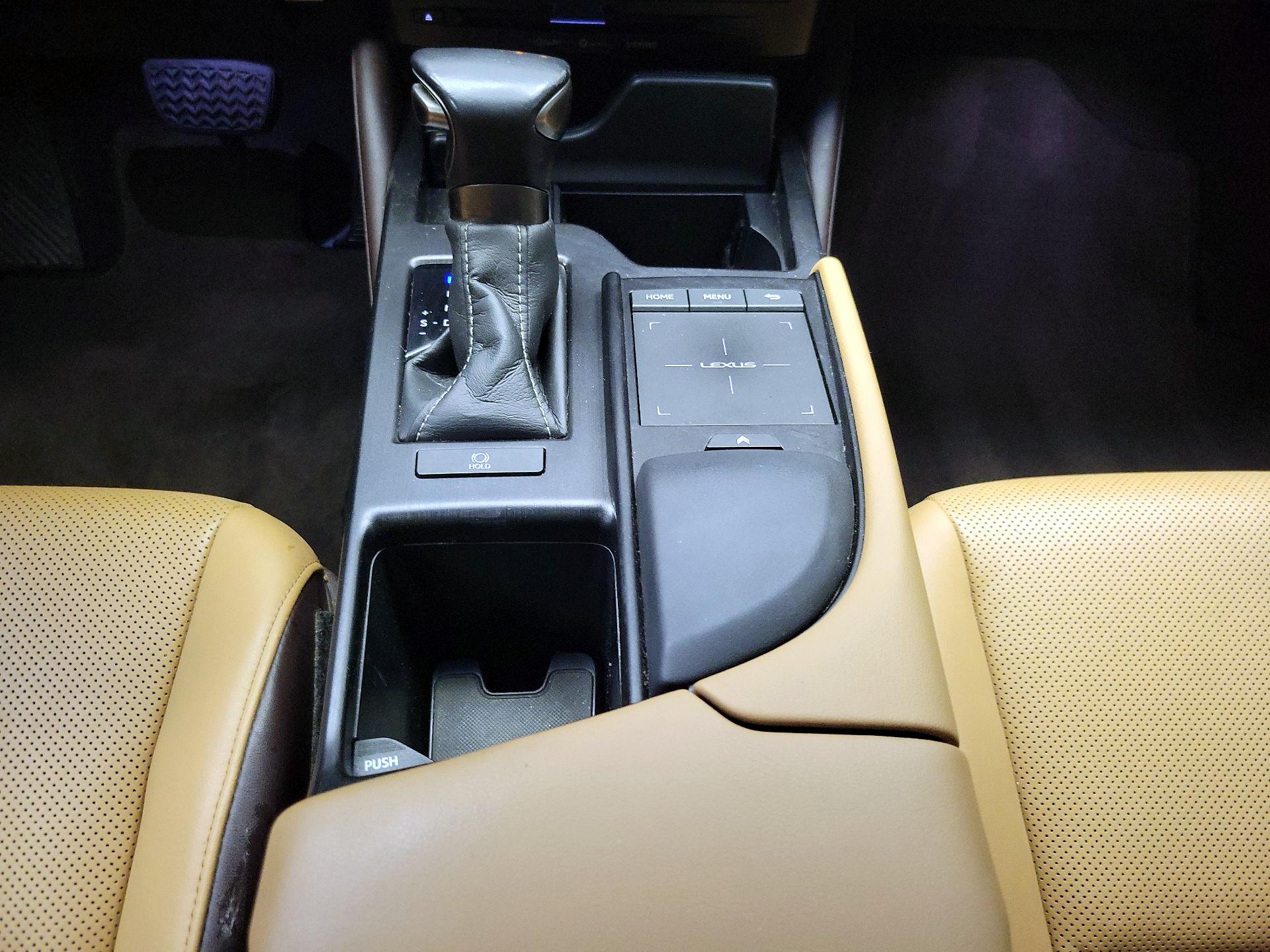 Thumbnail: 2021 Lexus ES - 17