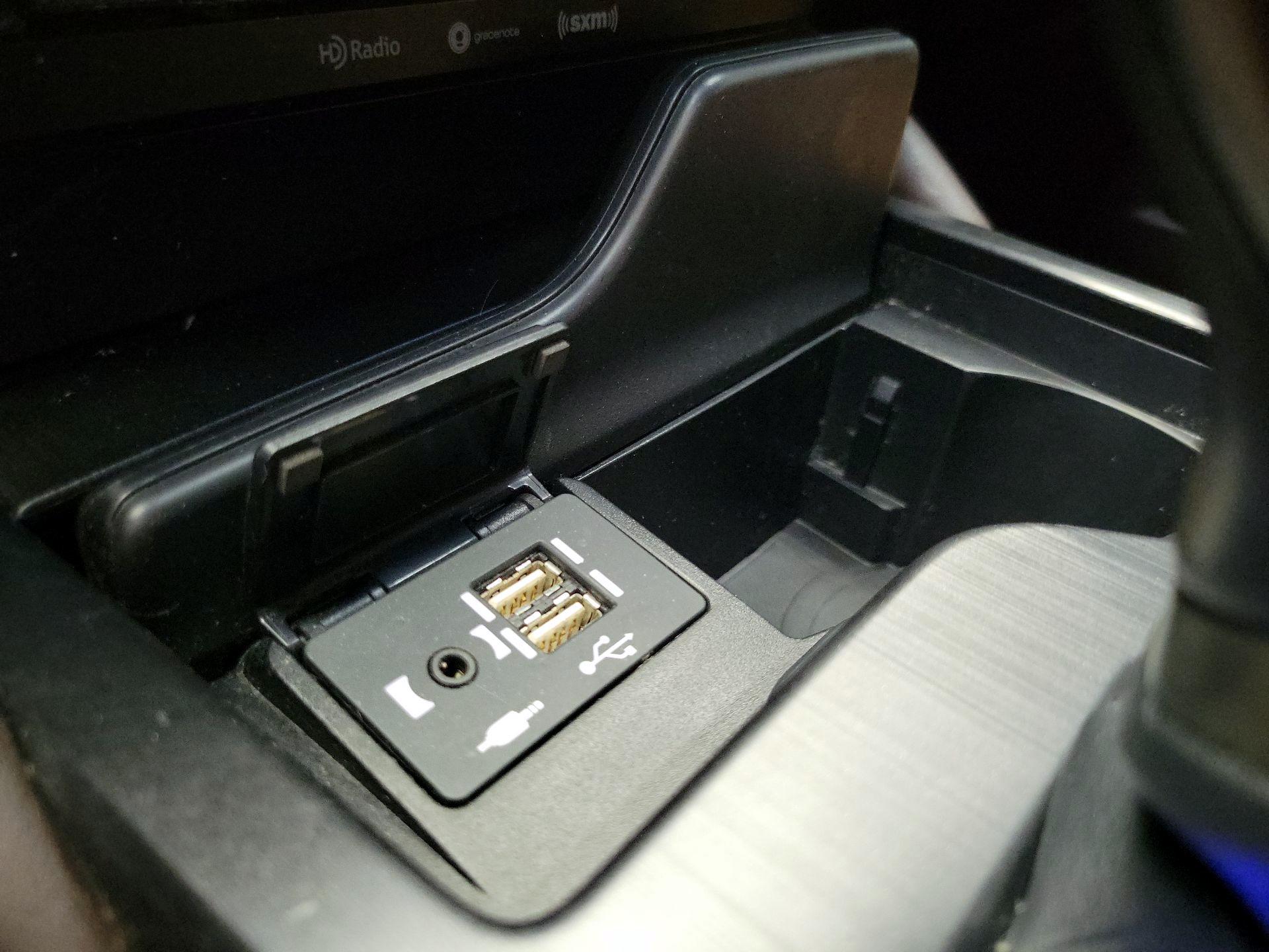 Thumbnail: 2021 Lexus ES - 18