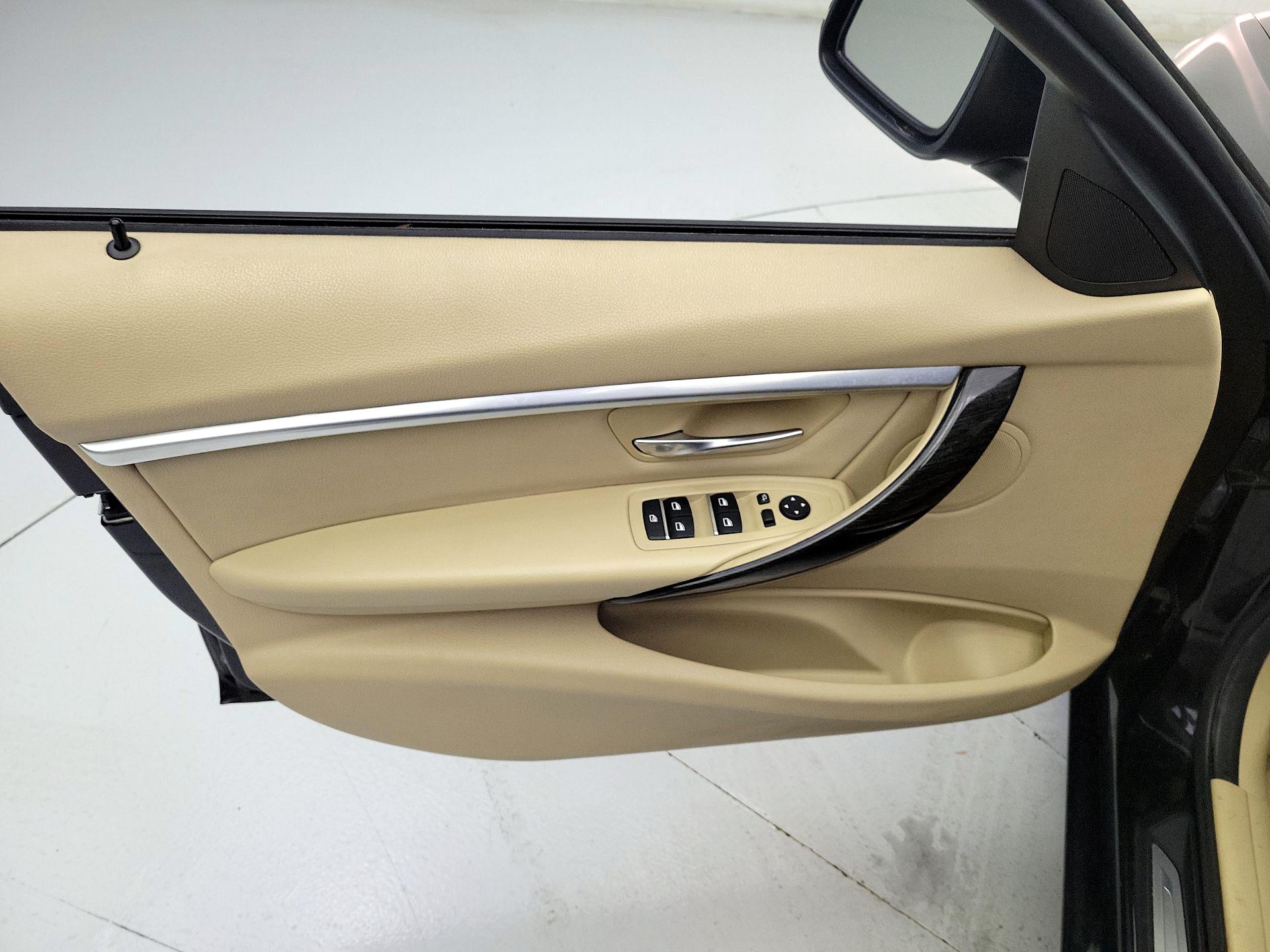 Thumbnail: 2016 BMW 3 Series - 12