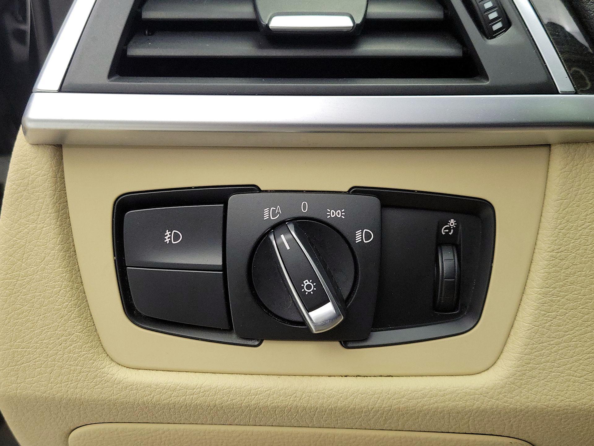 Thumbnail: 2016 BMW 3 Series - 13