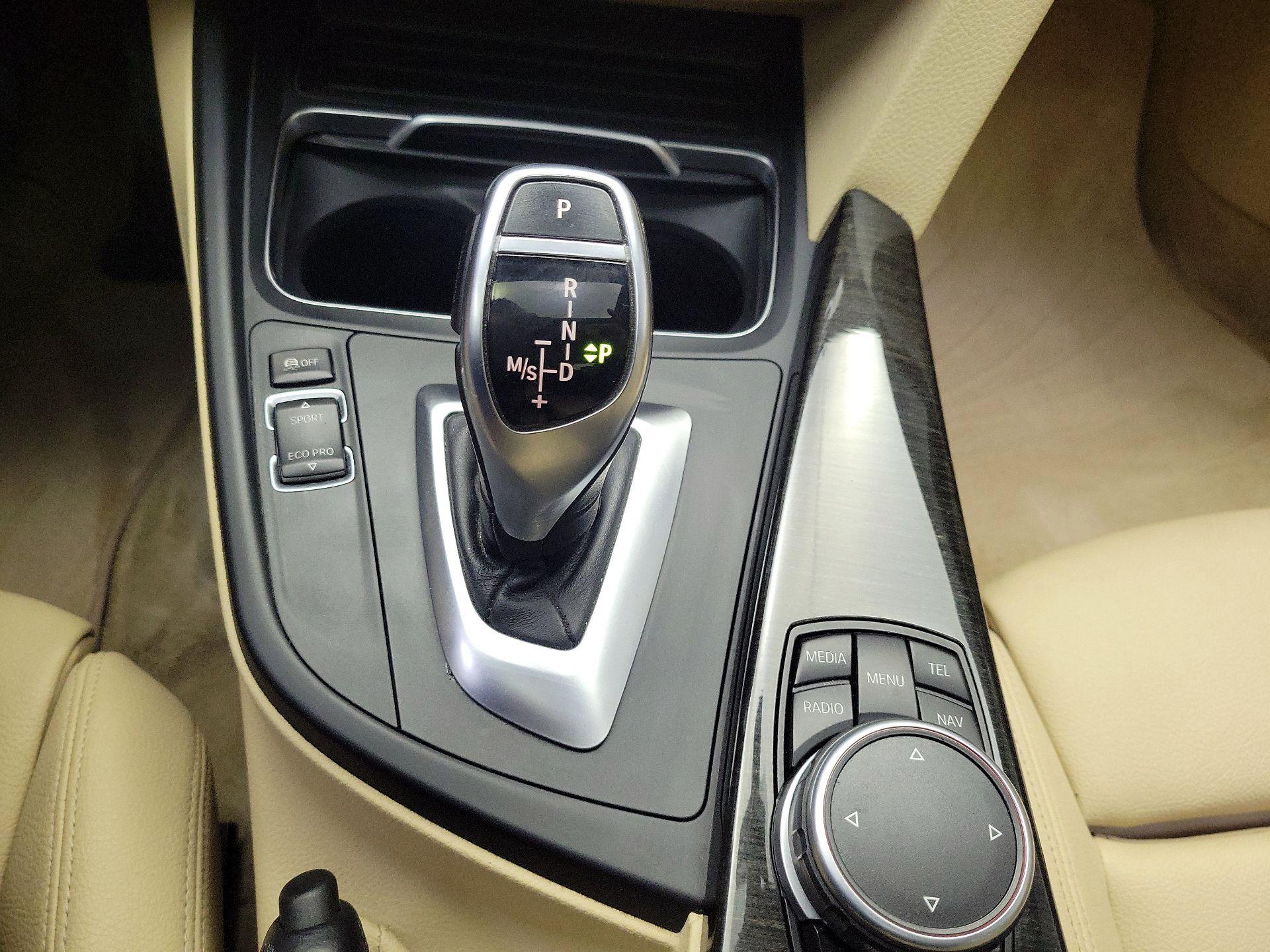 Thumbnail: 2016 BMW 3 Series - 16