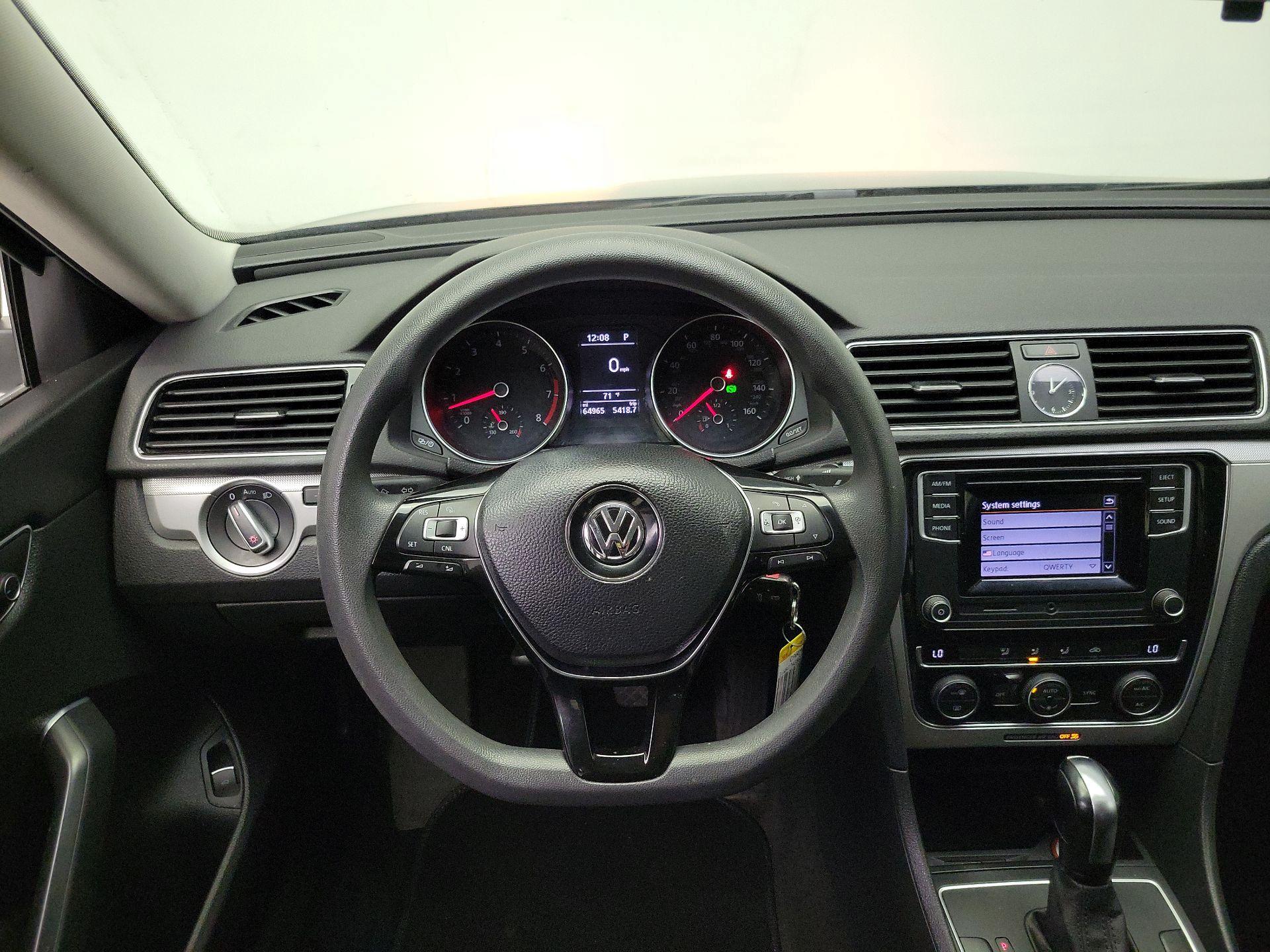 Thumbnail: 2016 Volkswagen Passat - 10