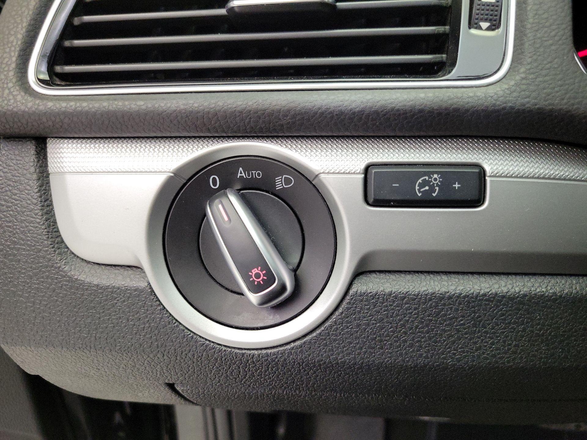 Thumbnail: 2016 Volkswagen Passat - 13