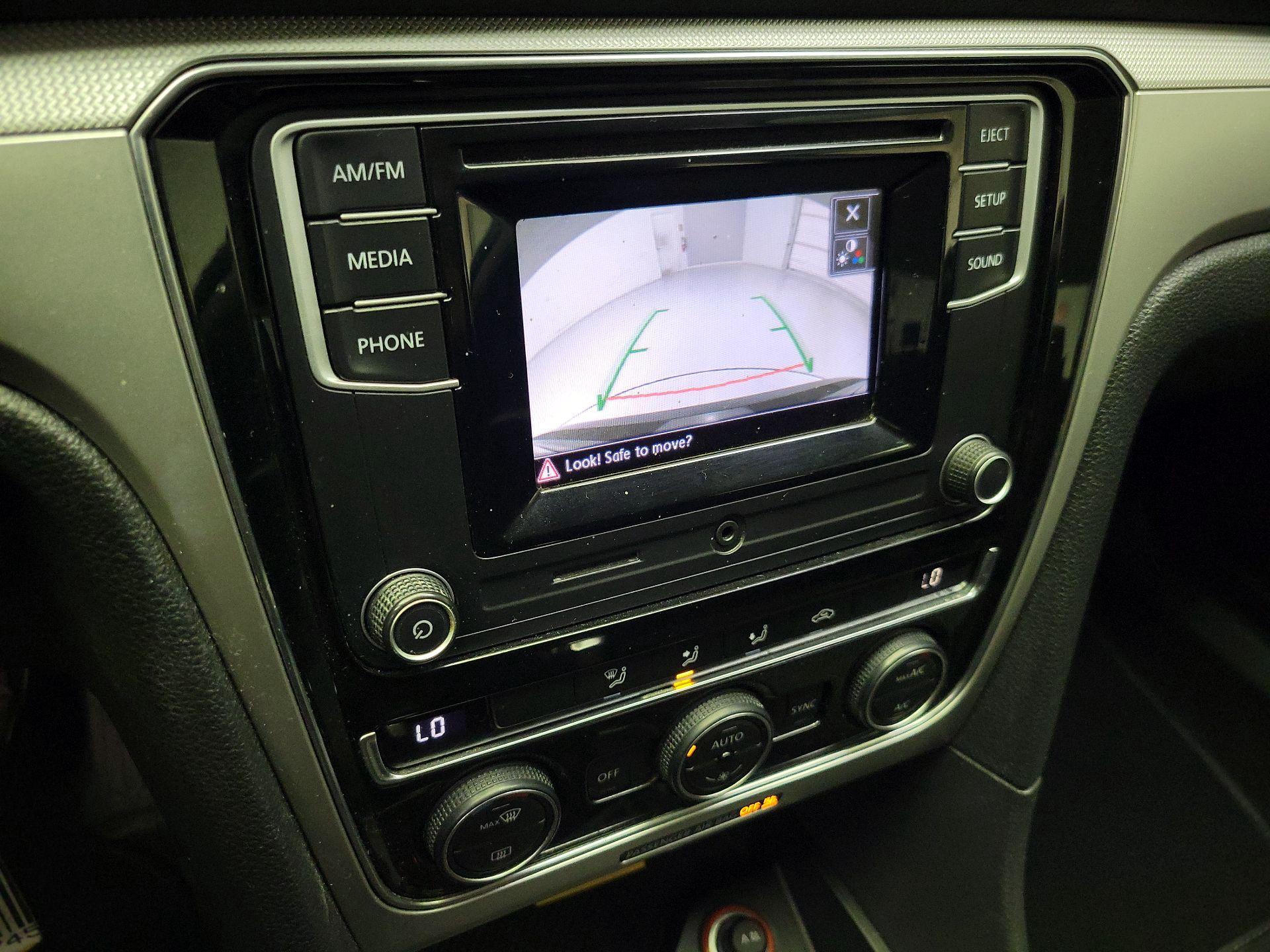 Thumbnail: 2016 Volkswagen Passat - 14