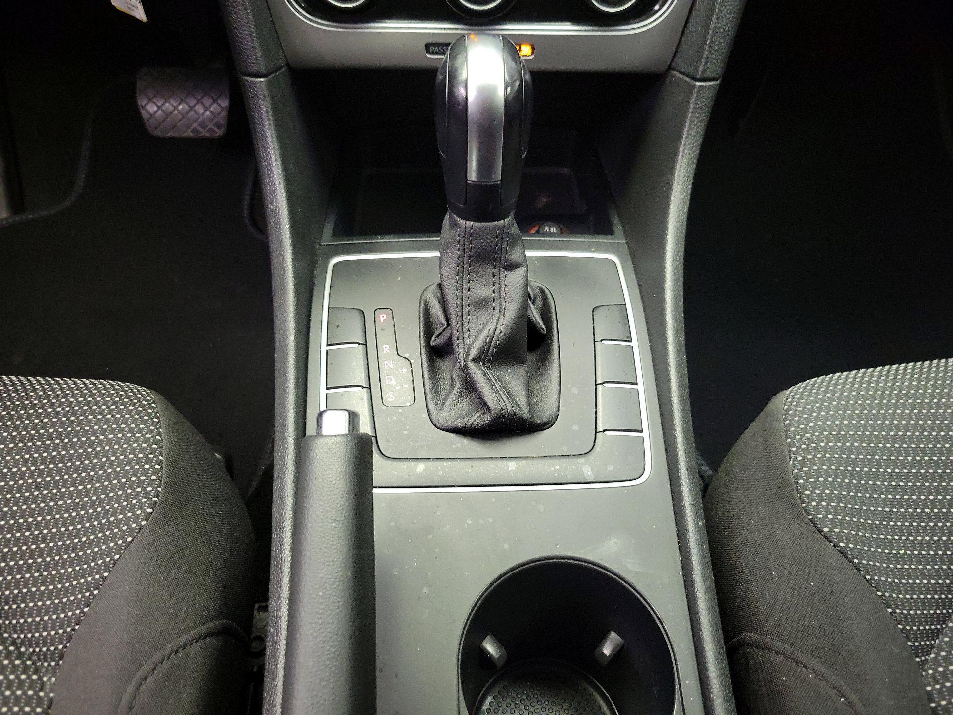 Thumbnail: 2016 Volkswagen Passat - 17