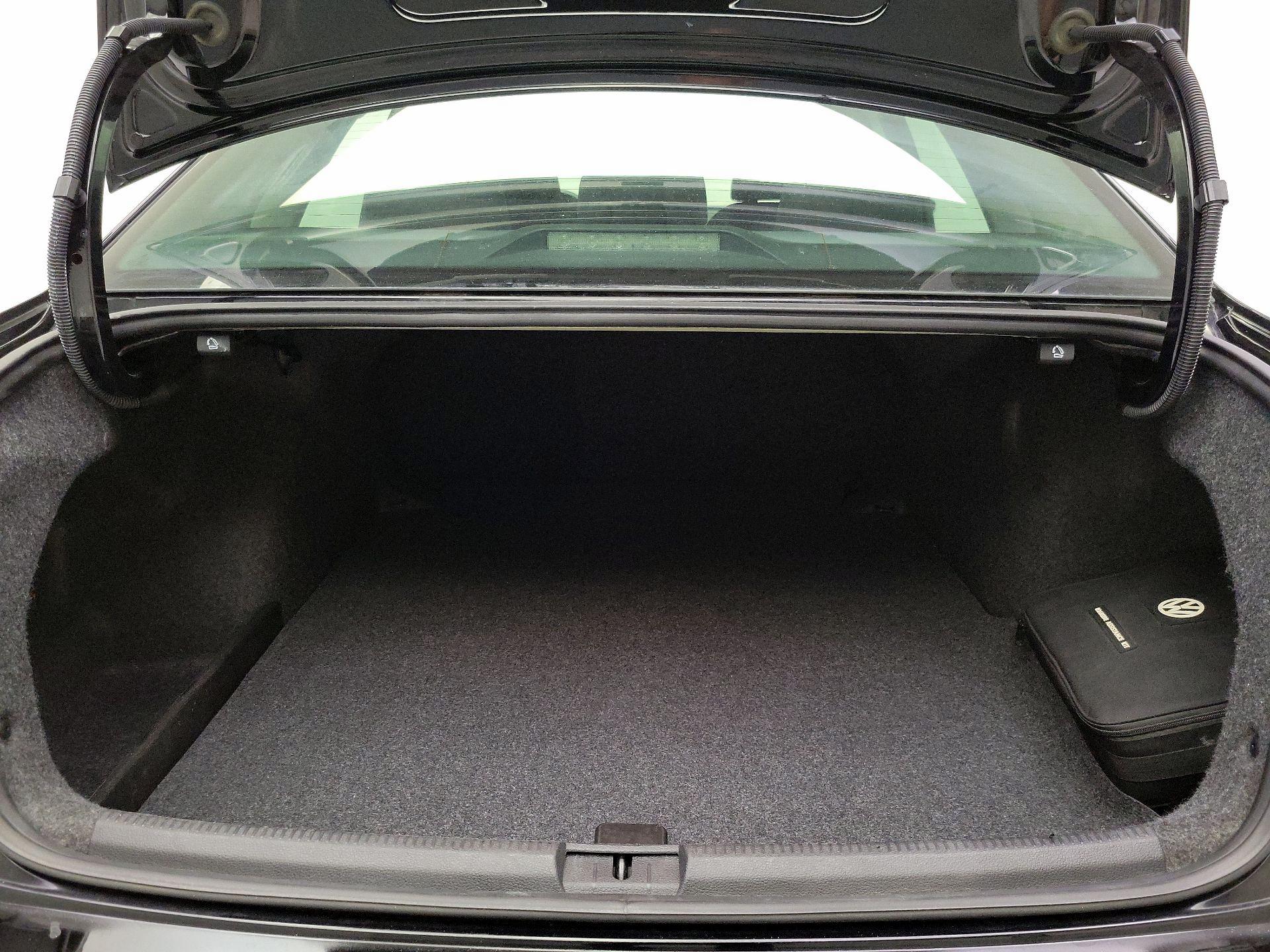 Thumbnail: 2016 Volkswagen Passat - 19