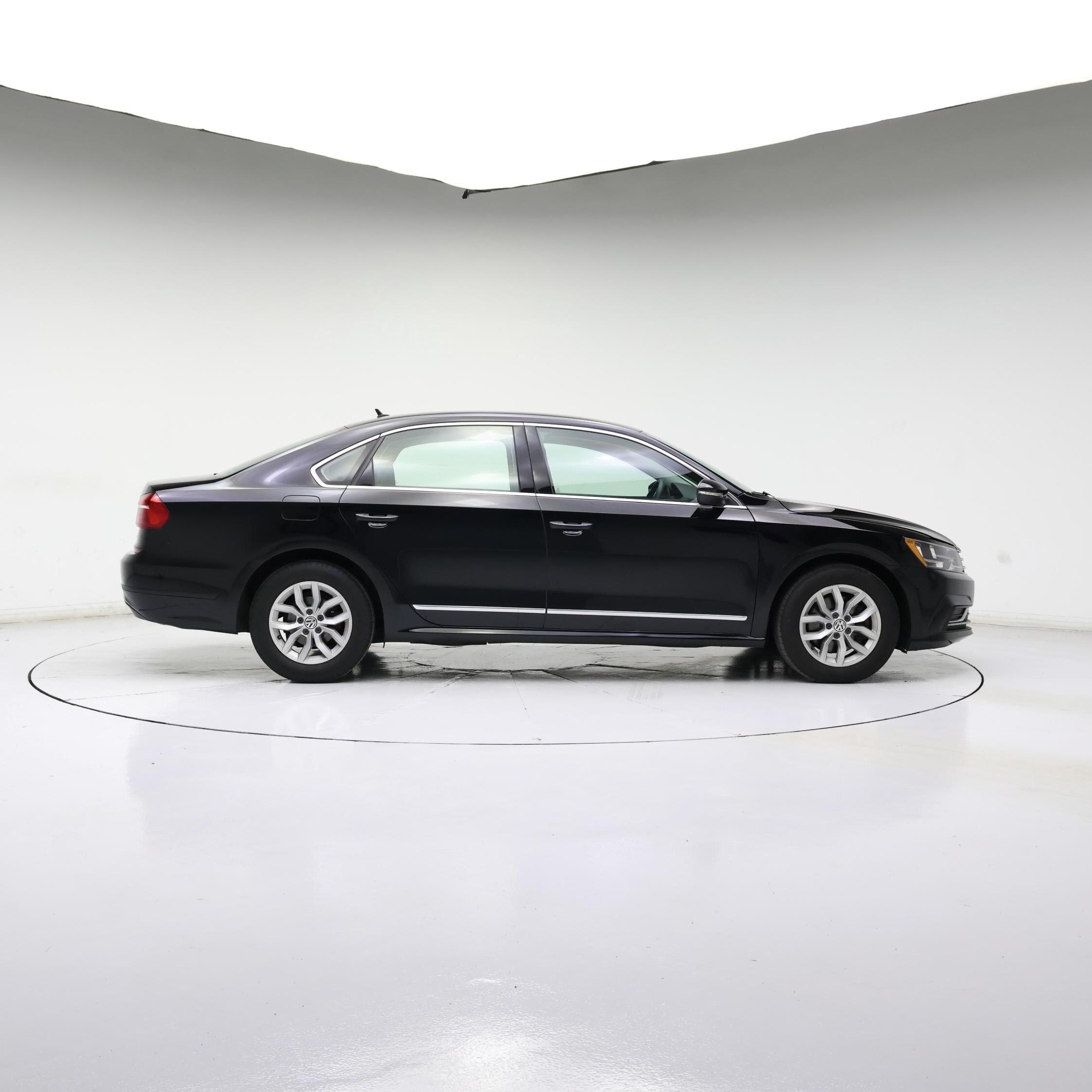 Thumbnail: 2016 Volkswagen Passat - 7