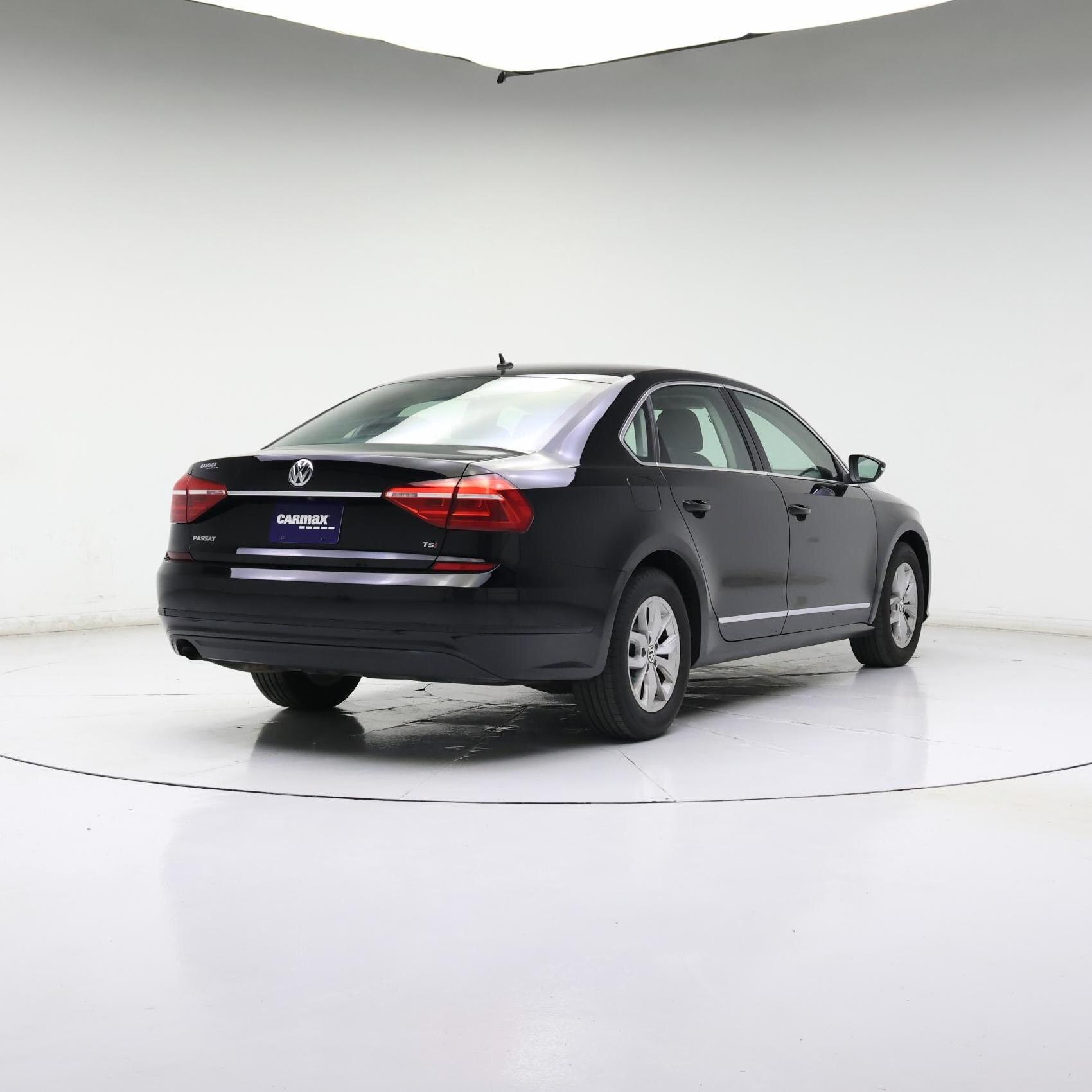 Thumbnail: 2016 Volkswagen Passat - 8