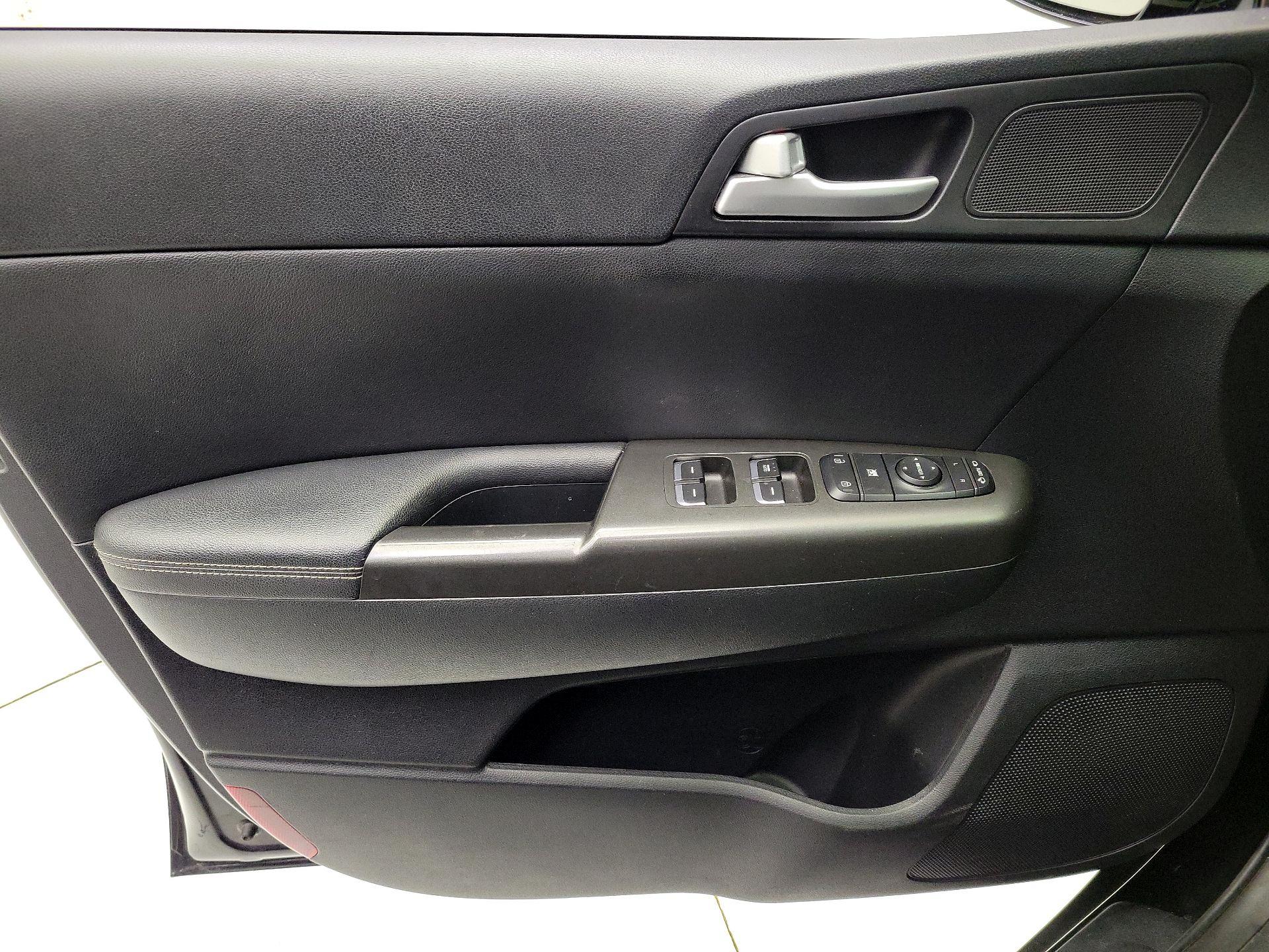 Thumbnail: 2017 Kia Sportage - 12