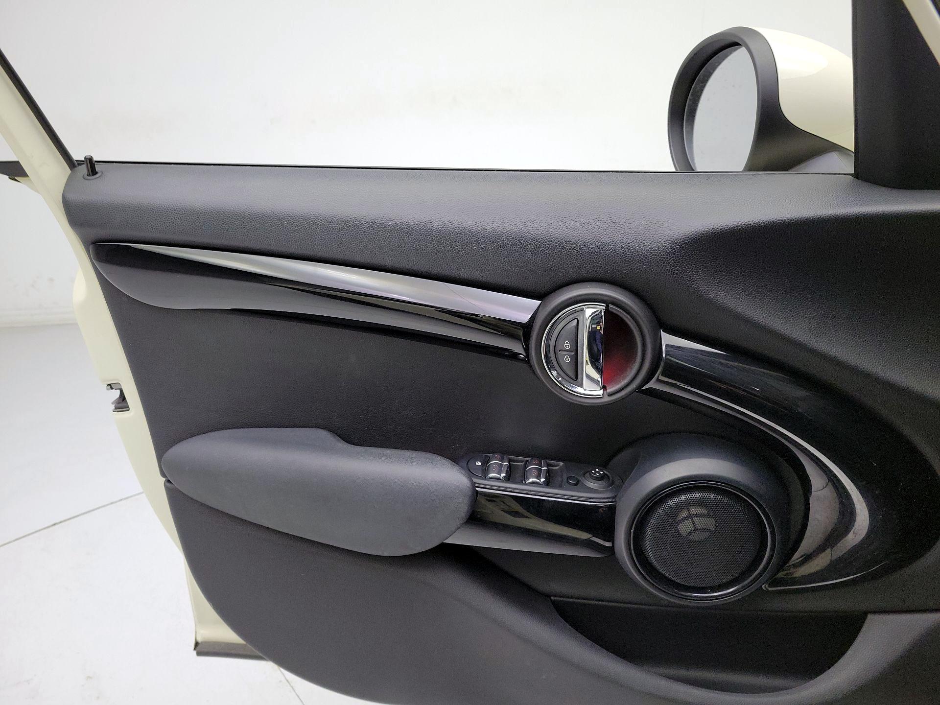 Thumbnail: 2018 MINI Cooper Hardtop - 12