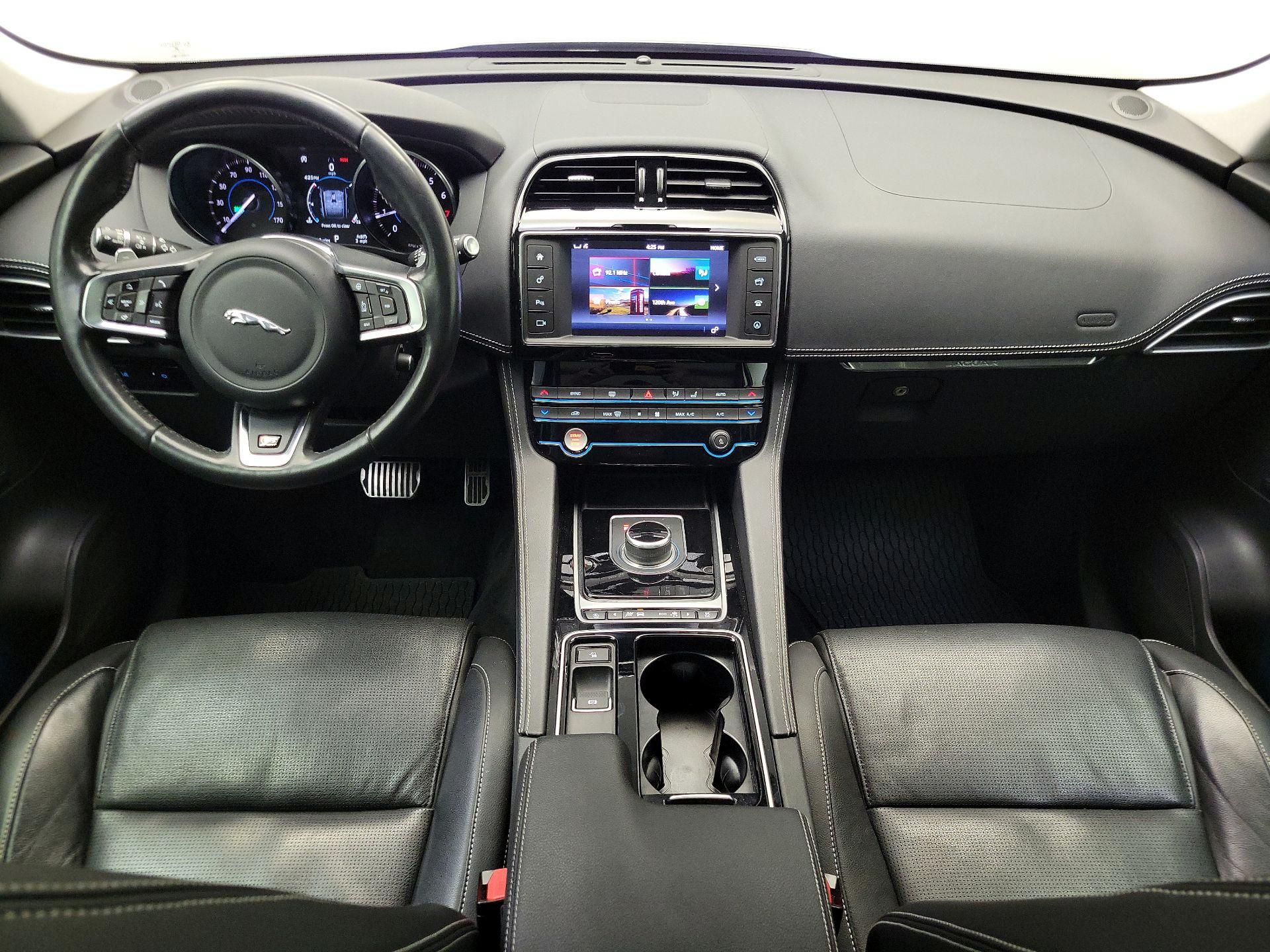 Thumbnail: 2018 Jaguar F-Pace - 9