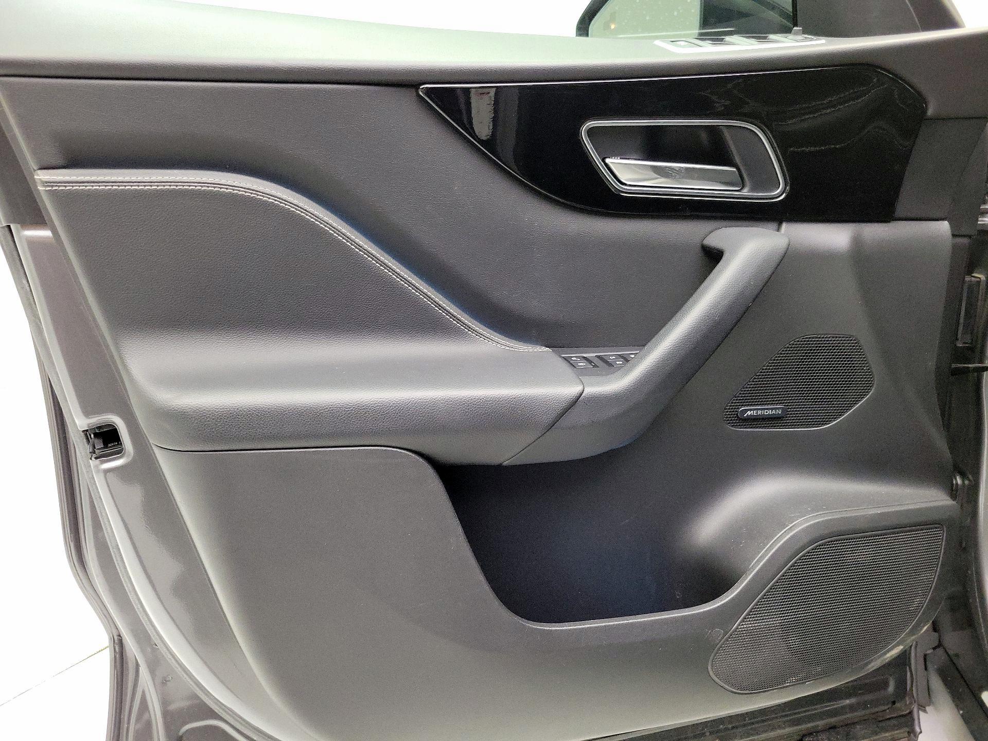 Thumbnail: 2018 Jaguar F-Pace - 12