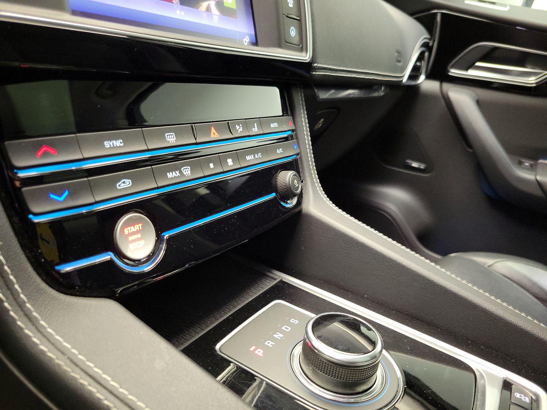 Thumbnail: 2018 Jaguar F-Pace - 17