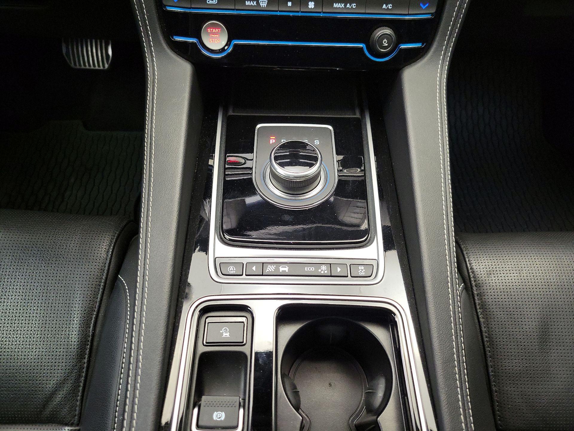 Thumbnail: 2018 Jaguar F-Pace - 18