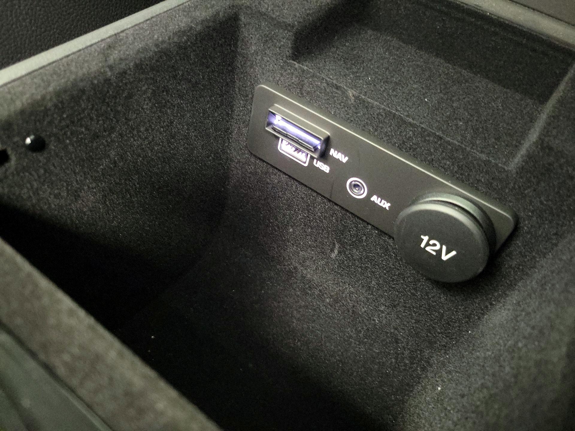 Thumbnail: 2018 Jaguar F-Pace - 19