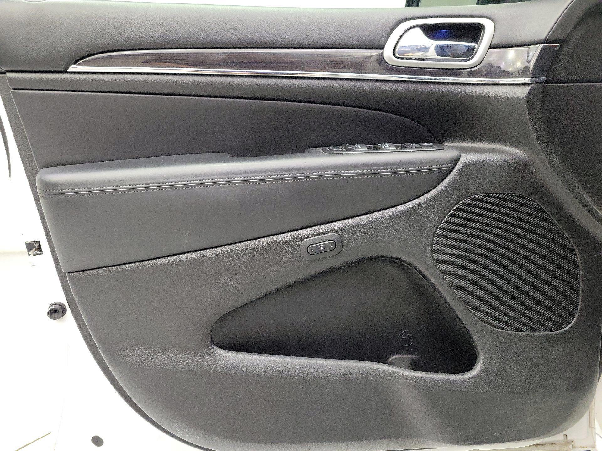 Thumbnail: 2018 Jeep Grand Cherokee - 12