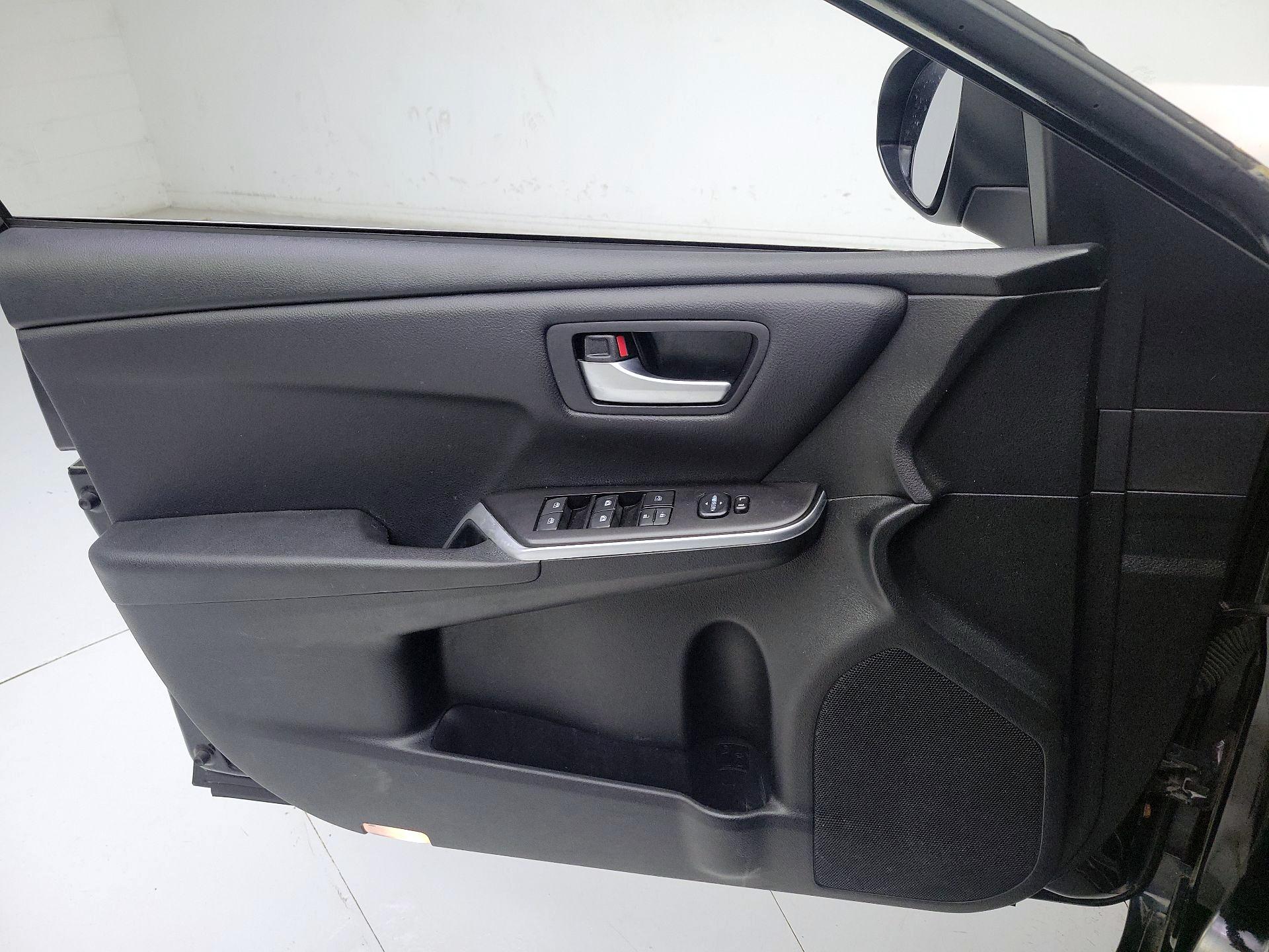 Thumbnail: 2017 Toyota Camry - 12