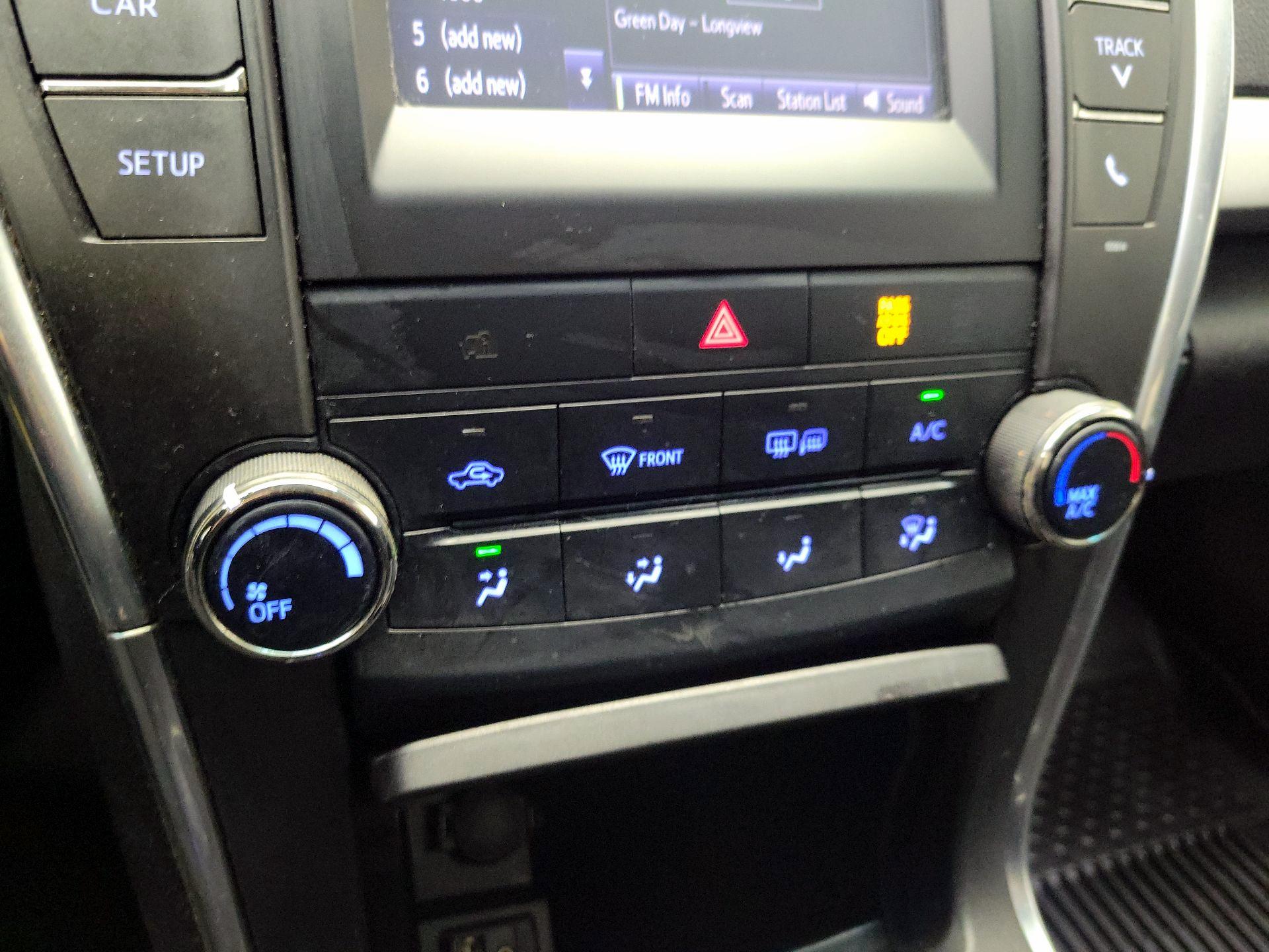 Thumbnail: 2017 Toyota Camry - 16