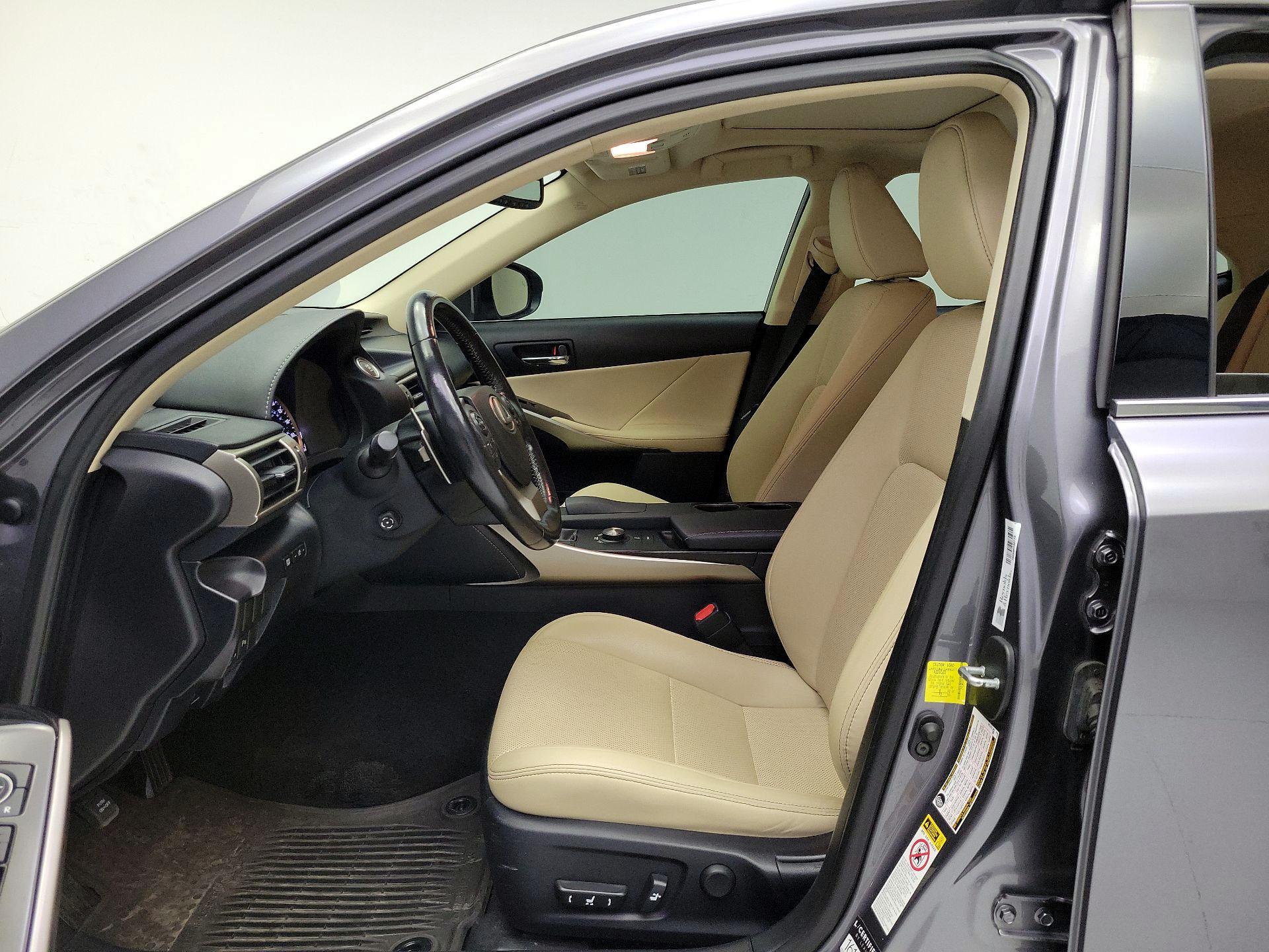 Thumbnail: 2016 Lexus IS - 11