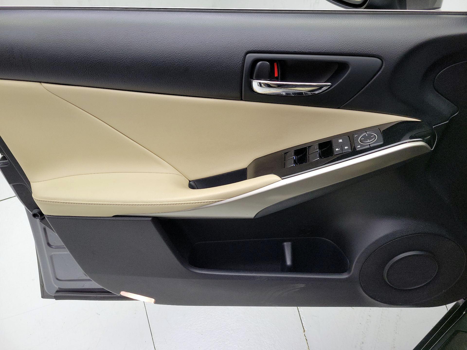 Thumbnail: 2016 Lexus IS - 12