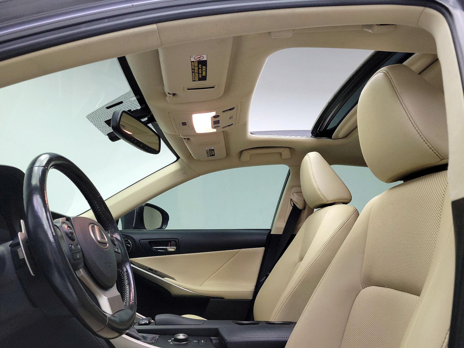 Thumbnail: 2016 Lexus IS - 19