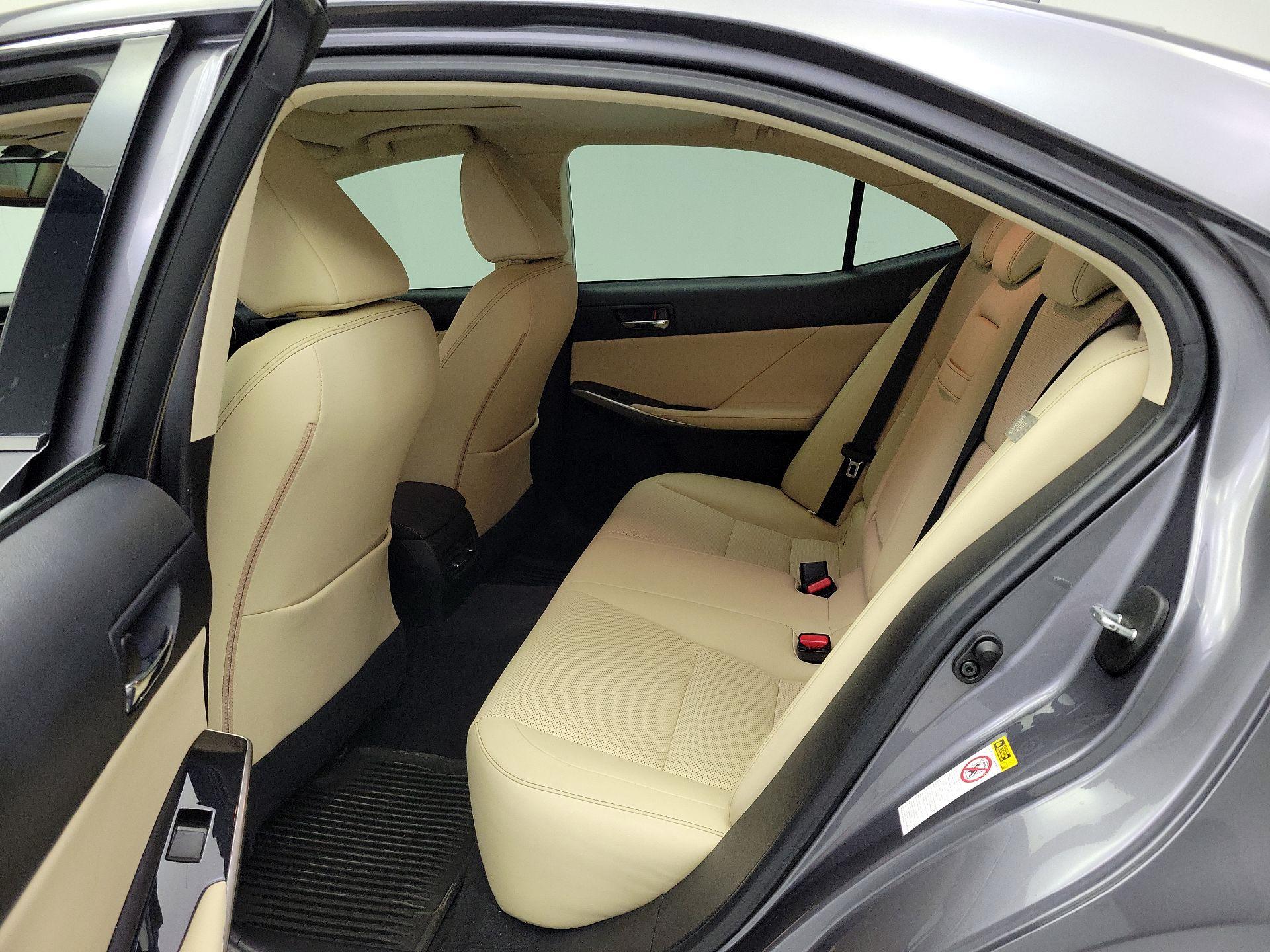 Thumbnail: 2016 Lexus IS - 20