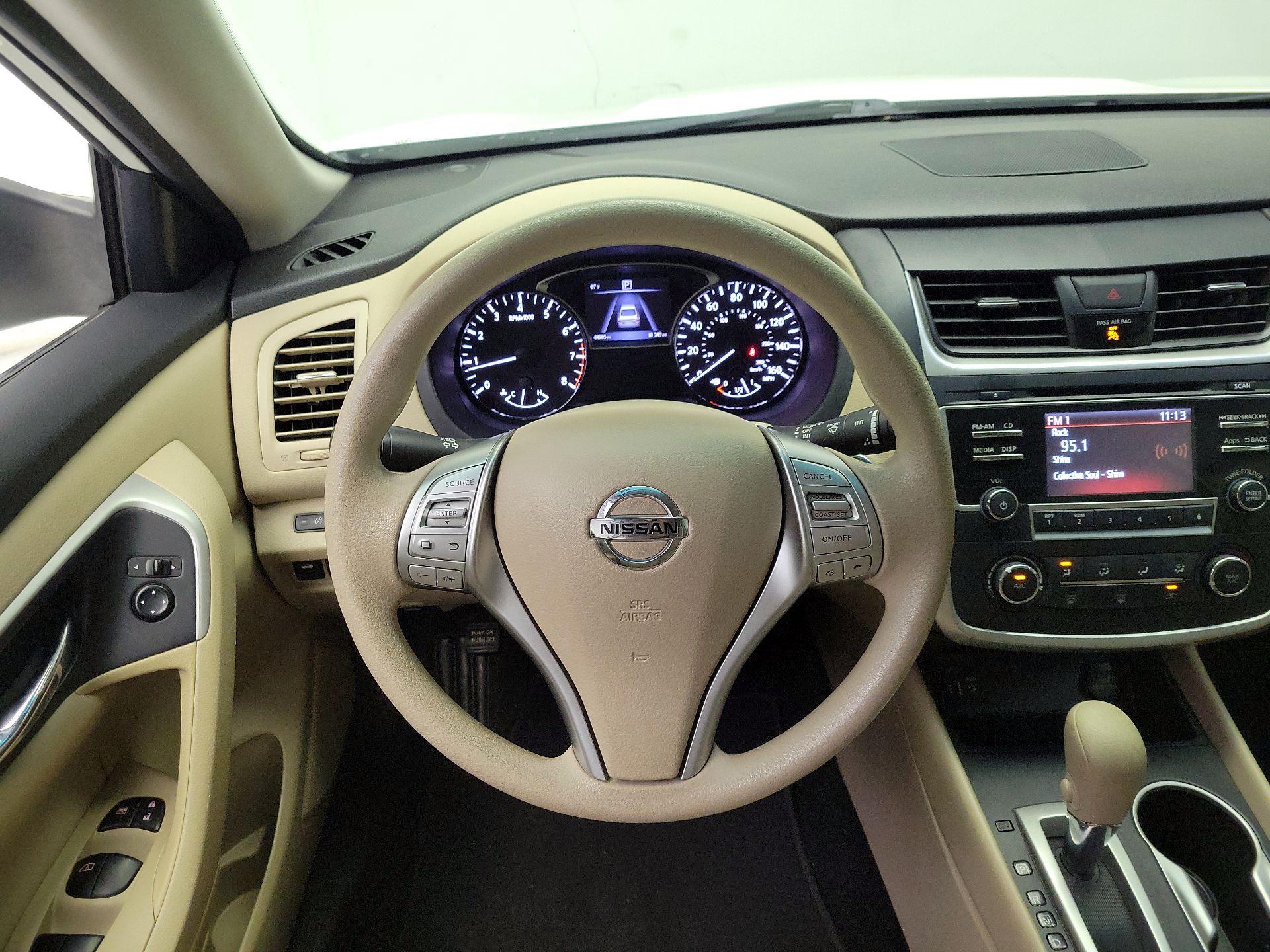 Thumbnail: 2016 Nissan Altima - 10