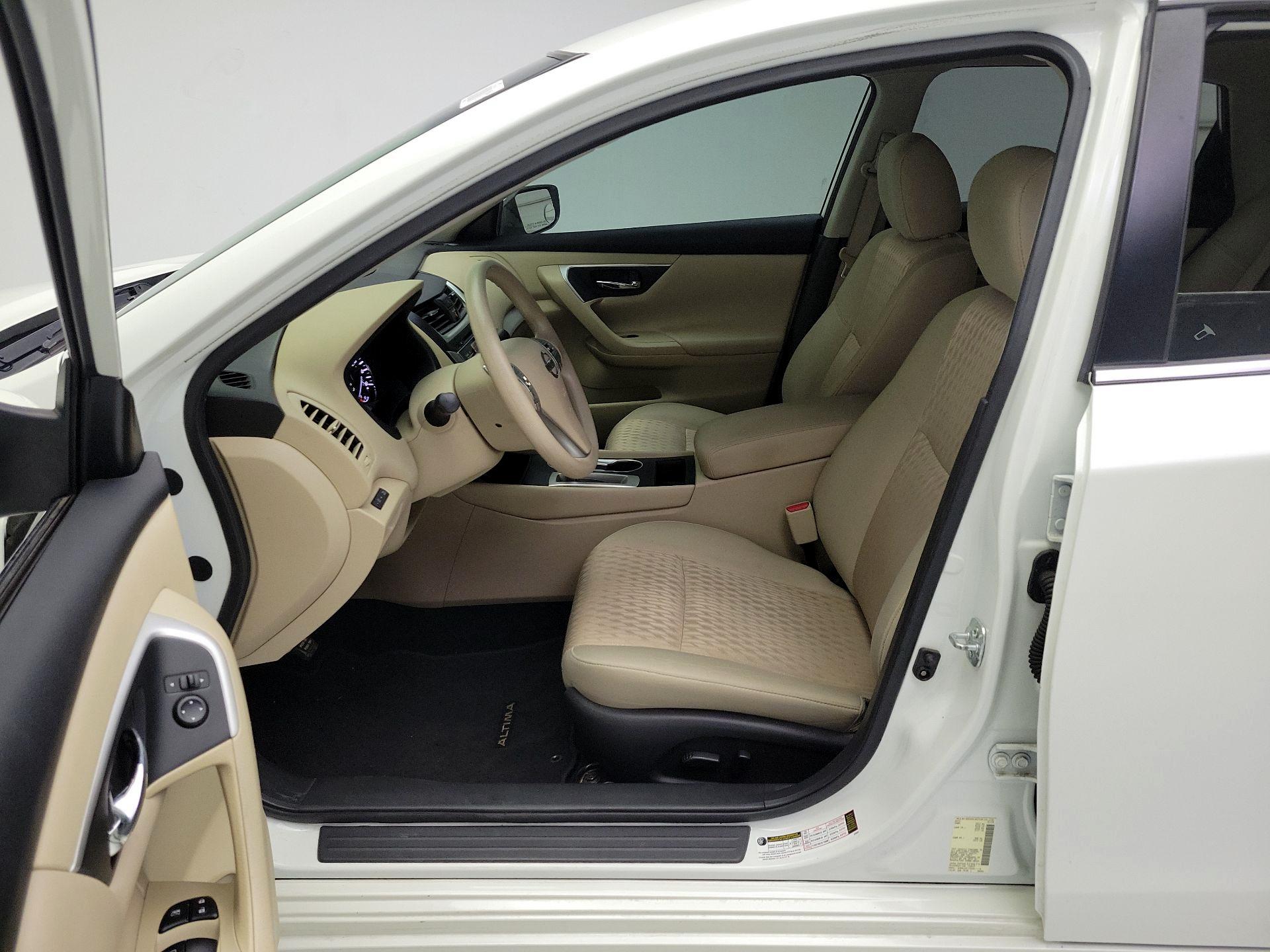 Thumbnail: 2016 Nissan Altima - 11