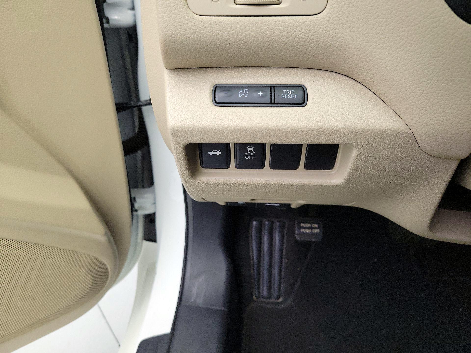 Thumbnail: 2016 Nissan Altima - 13