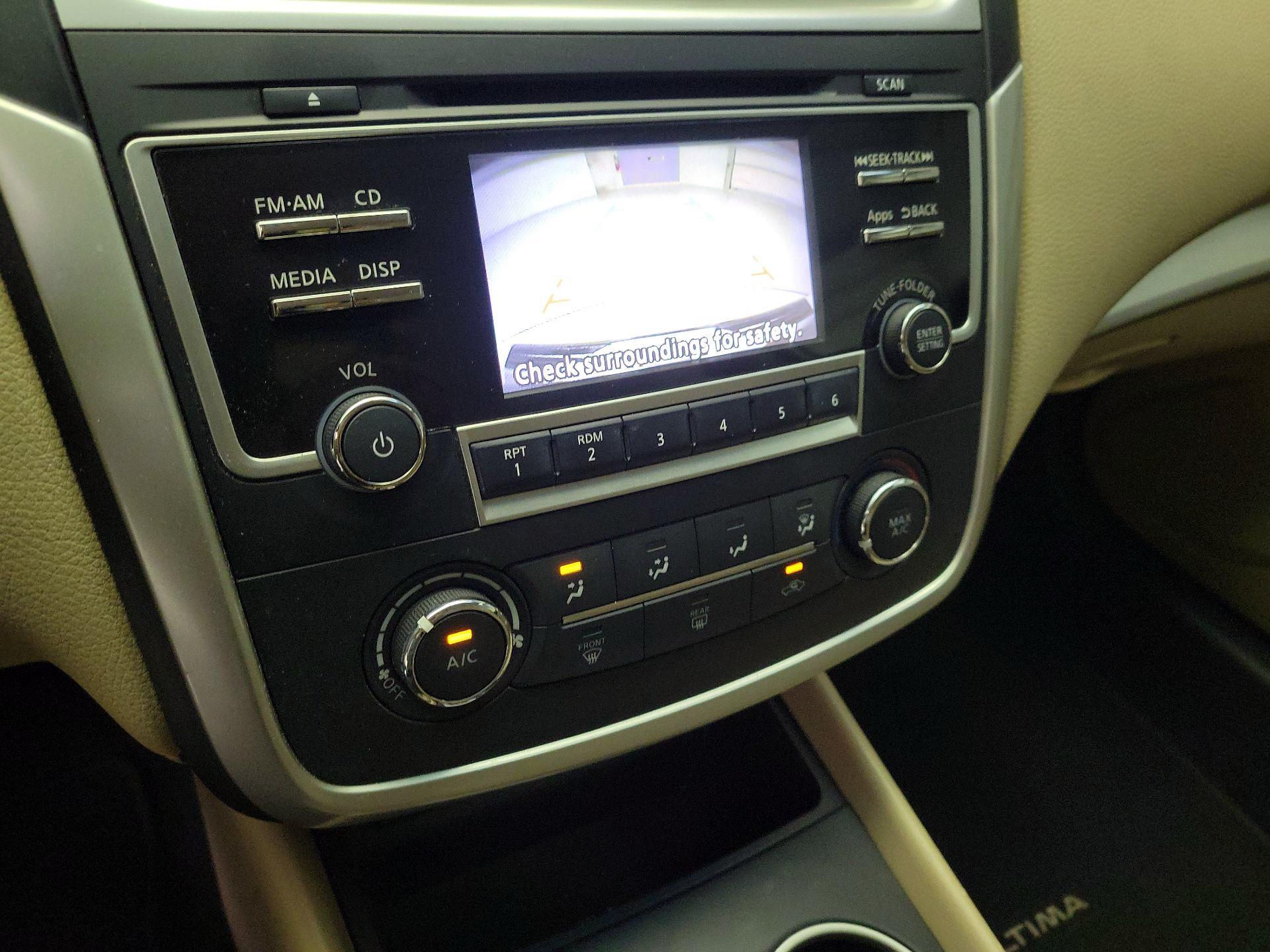 Thumbnail: 2016 Nissan Altima - 14