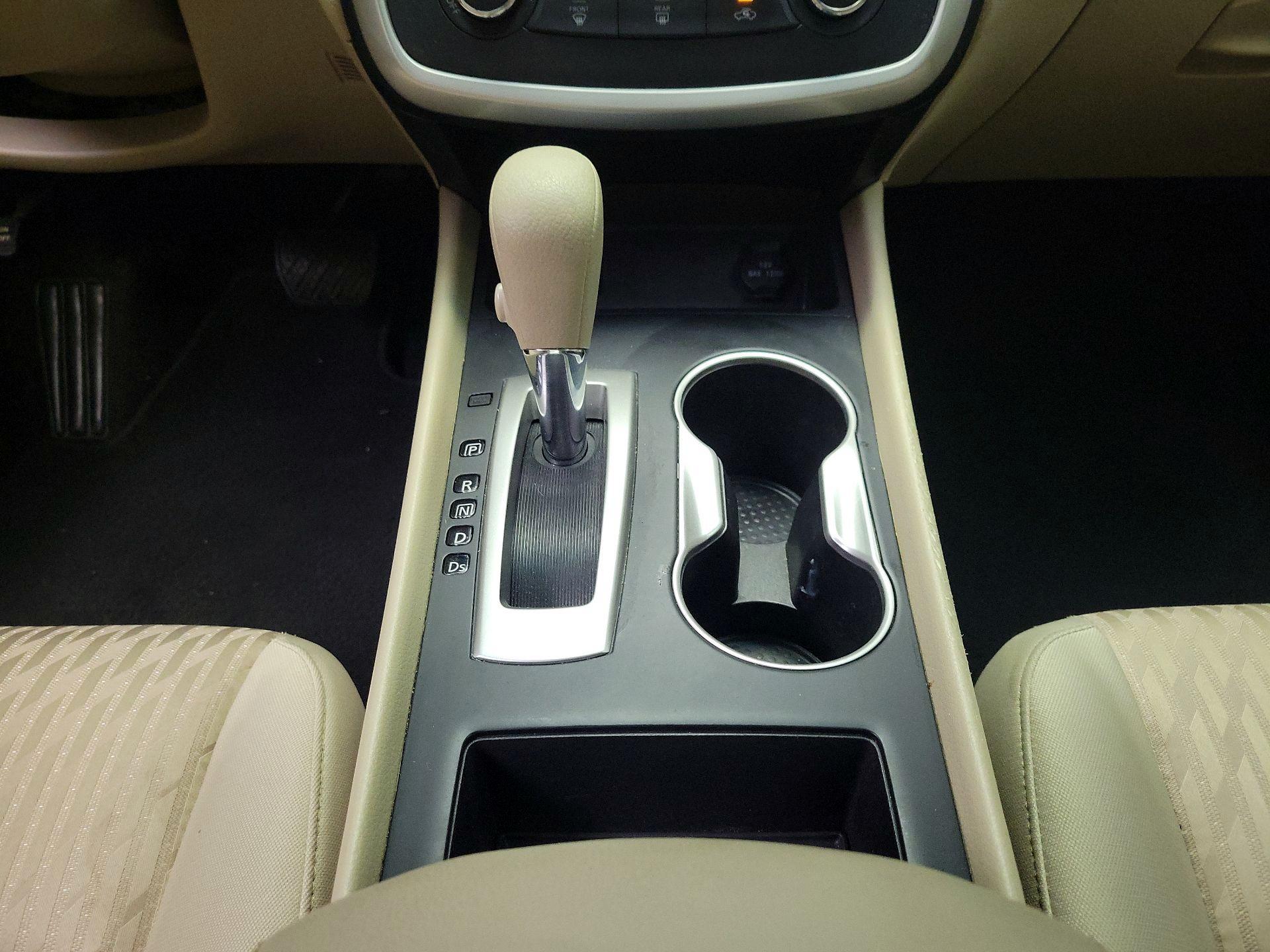 Thumbnail: 2016 Nissan Altima - 17