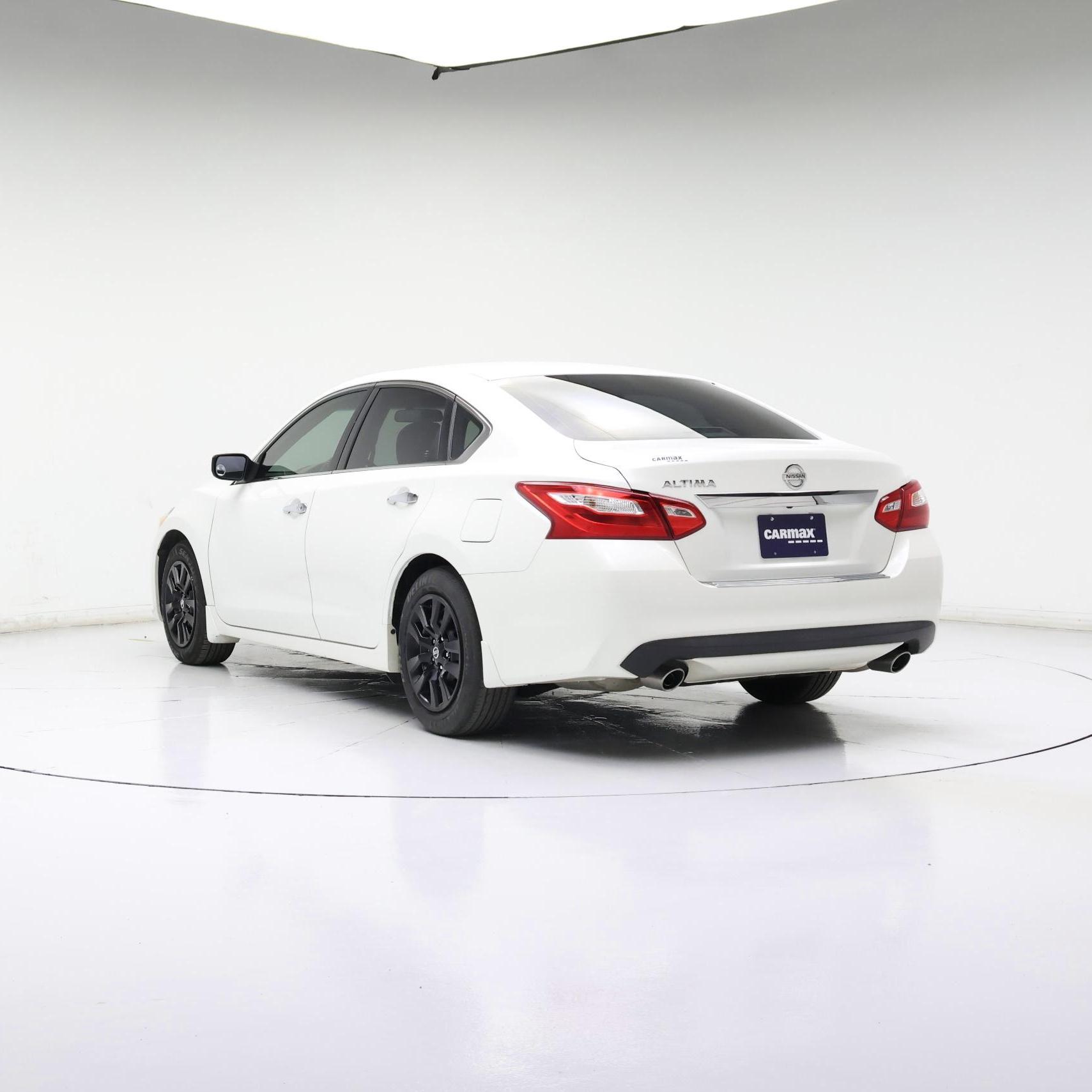 Thumbnail: 2016 Nissan Altima - 2