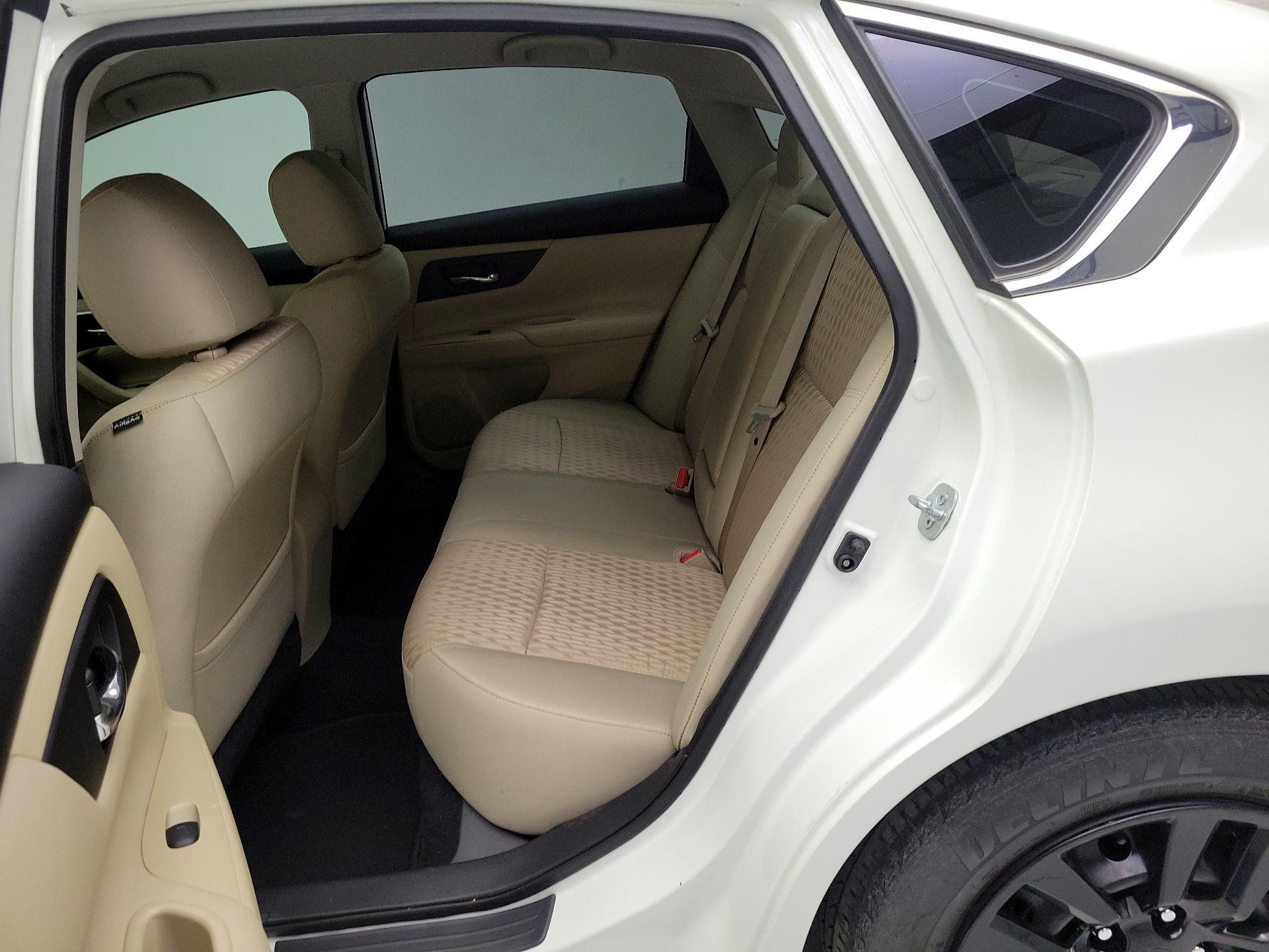 Thumbnail: 2016 Nissan Altima - 19